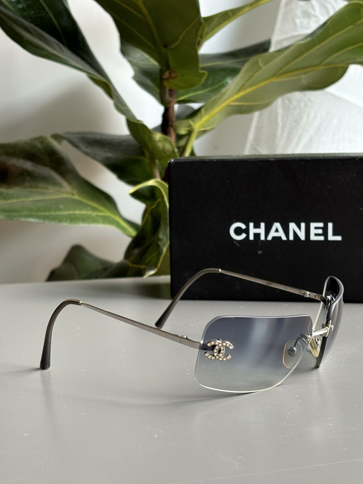 Chanel Chanel Sunglasses 4017-D CC Rhinestone Logo Rimless Vintage Size ONE SIZE - 1 Thumbnail