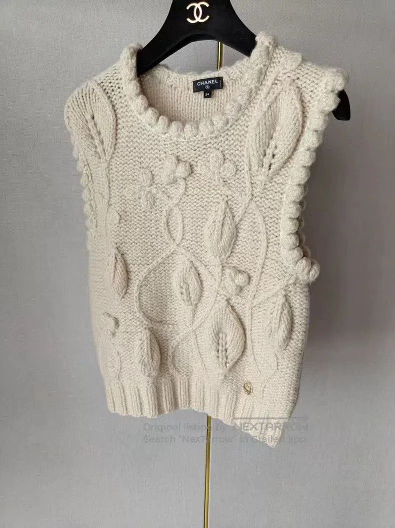 Chanel Chanel Cable Knit Sleeveless Sweater. Size US XS / EU 42 / 0 - 1 Thumbnail