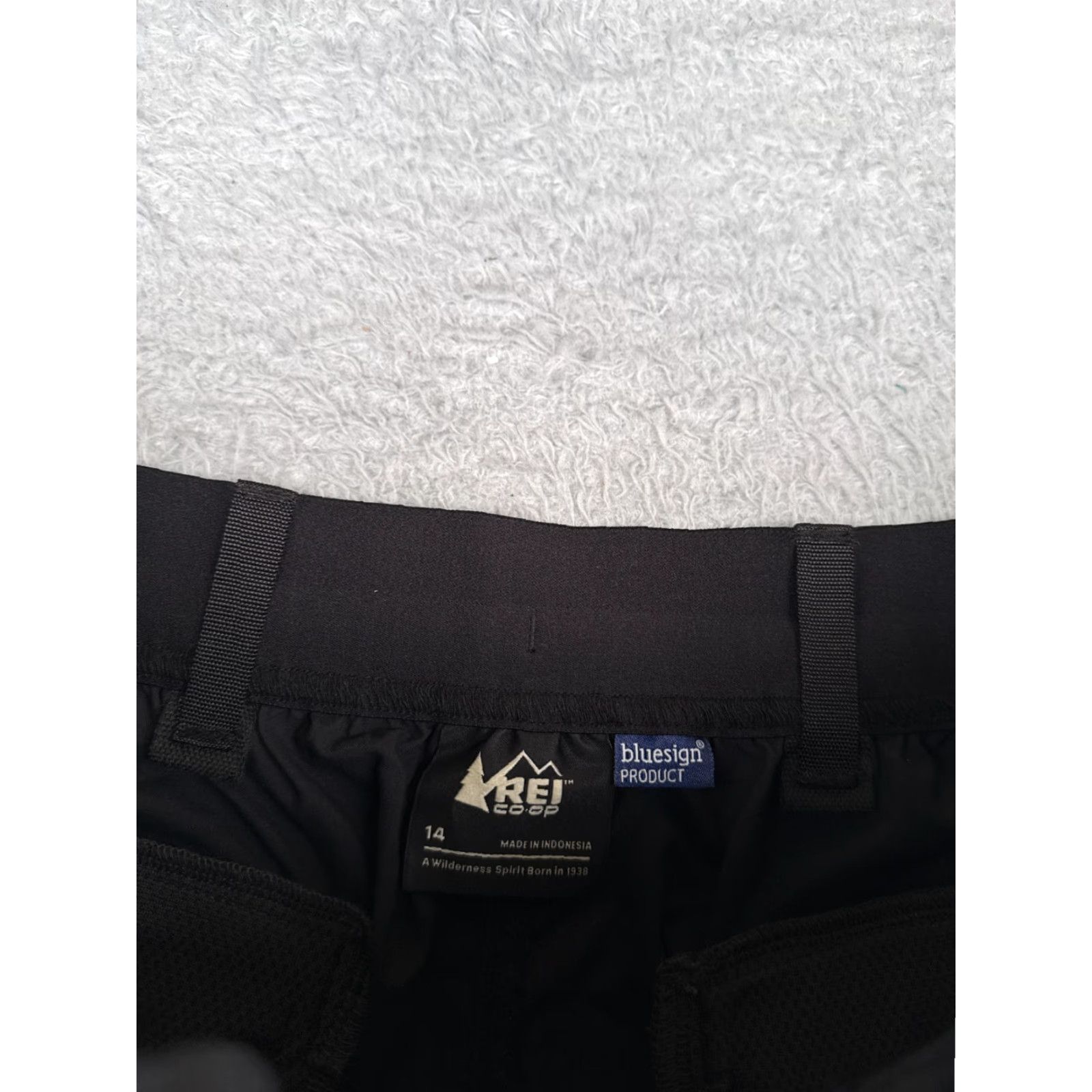 Vintage REI Women Shorts Cargo 14 Black Nylon Blend Pockets Hiking Camp Casual 32x9 Adult Women 14 Black REI Shorts Size 36" / US 14 / IT 50 - 7 Thumbnail