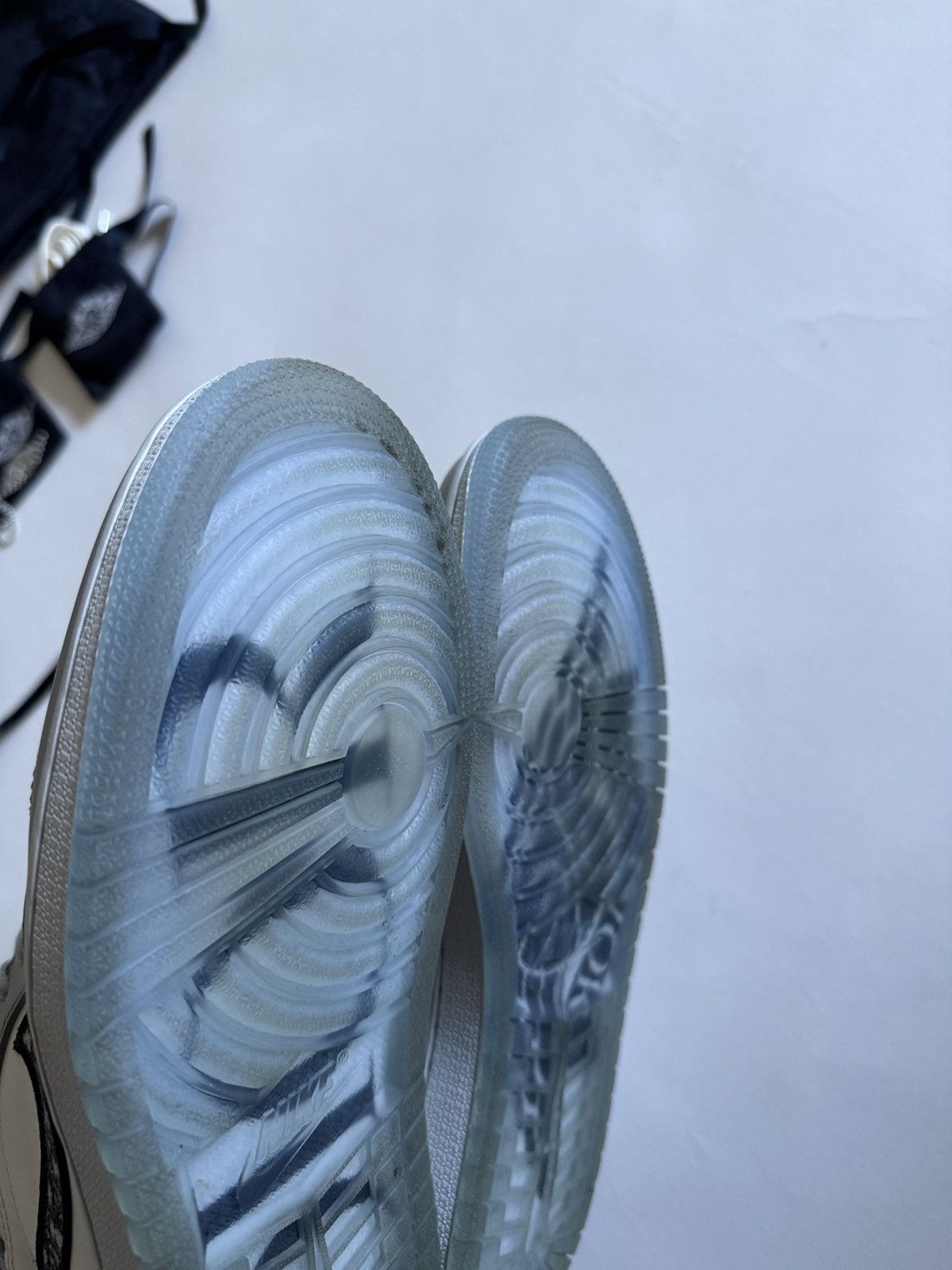 Dior × Jordan Brand Dior x Air Jordan 1 High Size US 9 / EU 42 - 6 Thumbnail