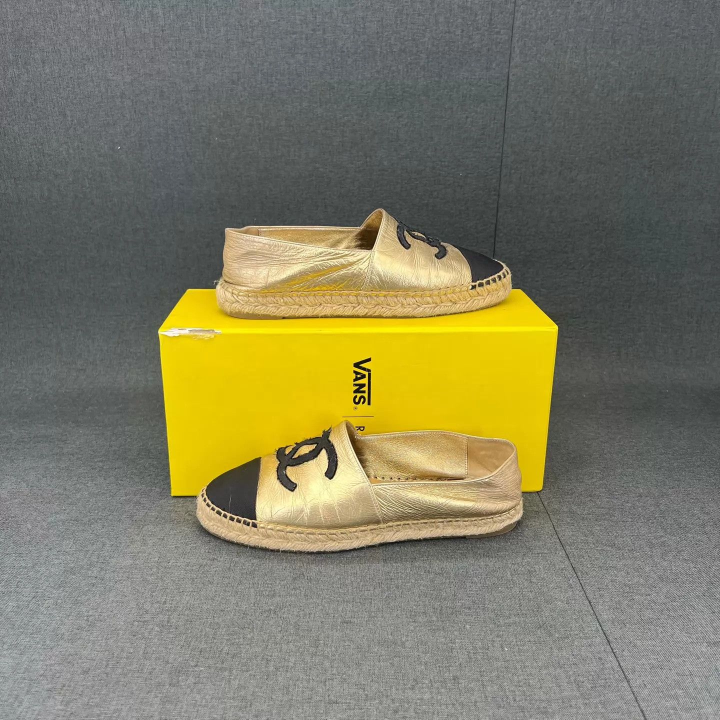 Chanel Chanel CC Logo Black & Gold Fisherman Shoes Size 38 With Box Size US 7.5 / IT 37.5 - 2 Thumbnail