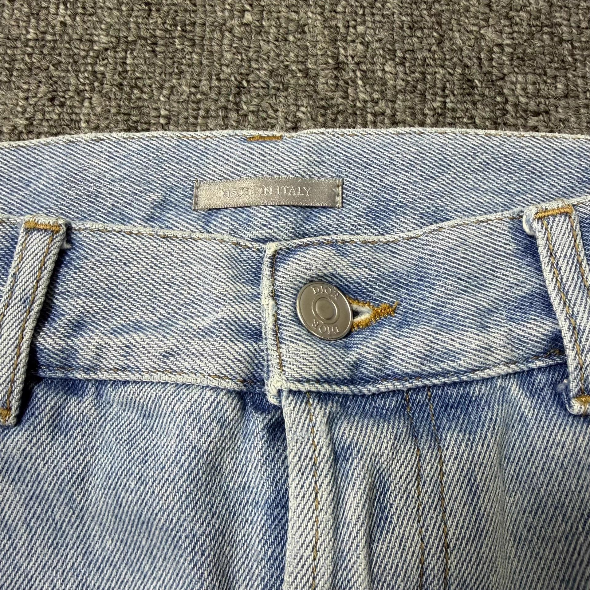Dior Dior New Ice Blue Washed Back Leather Tag Jeans Size US 30 / EU 46 - 2 Thumbnail