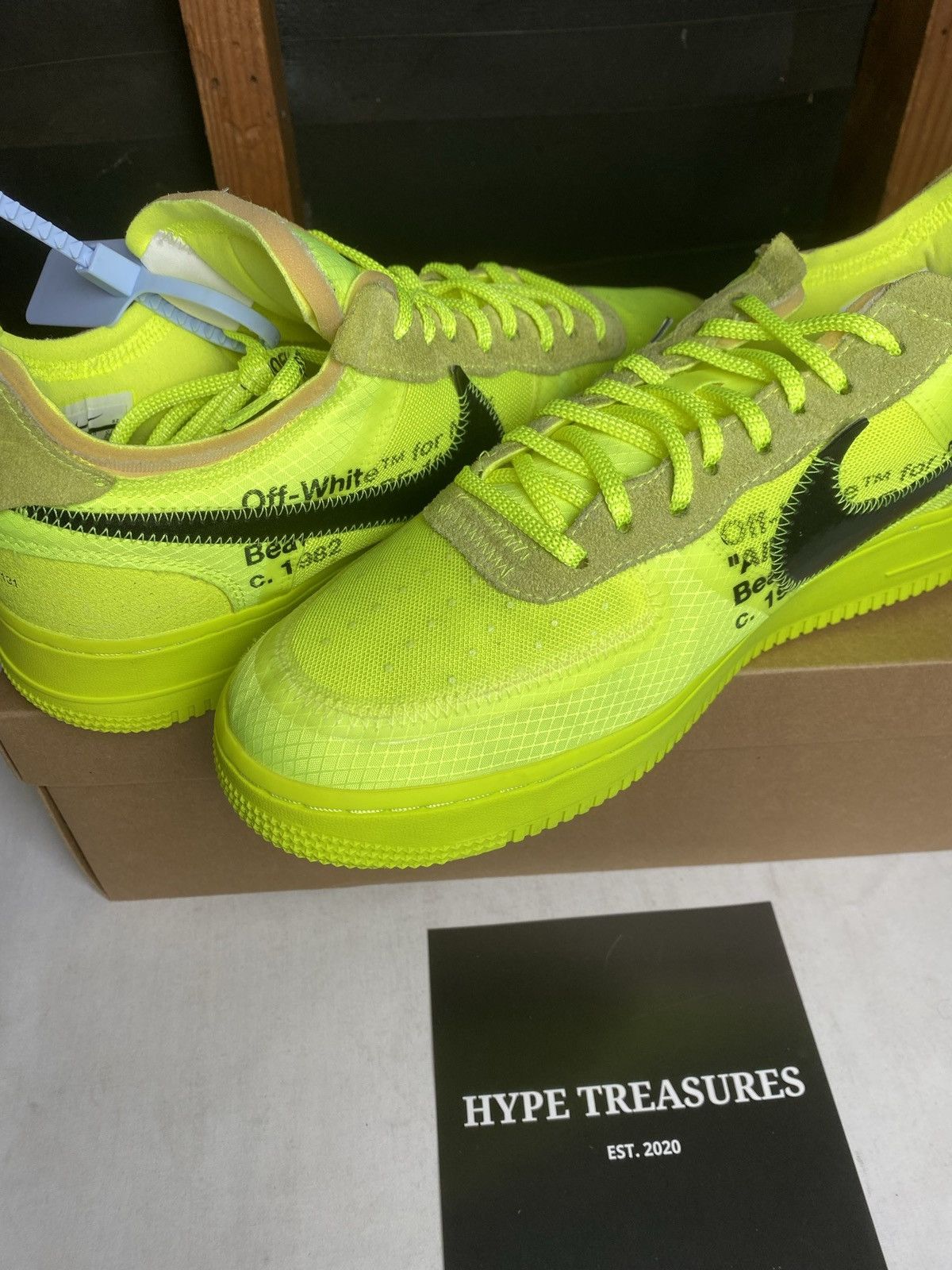 Nike Size 10.5 - Nike Air Force 1 Low Off-White Volt (2018) VNDS Size US 11 / EU 44 - 8 Thumbnail