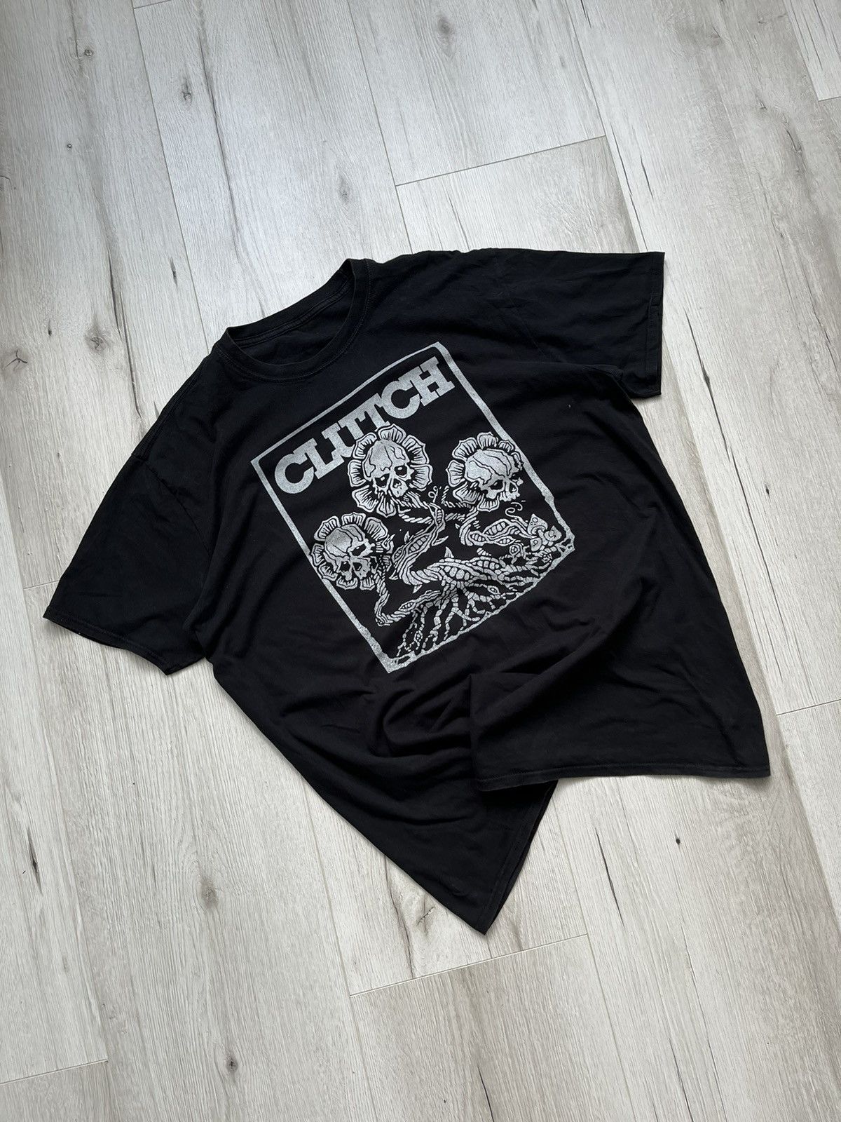 Band Tees × Vintage 90s Vintage Clutch Dead Zombie Flowers Punk T-Shirt Size US XL / EU 56 / 4 - 1 Thumbnail