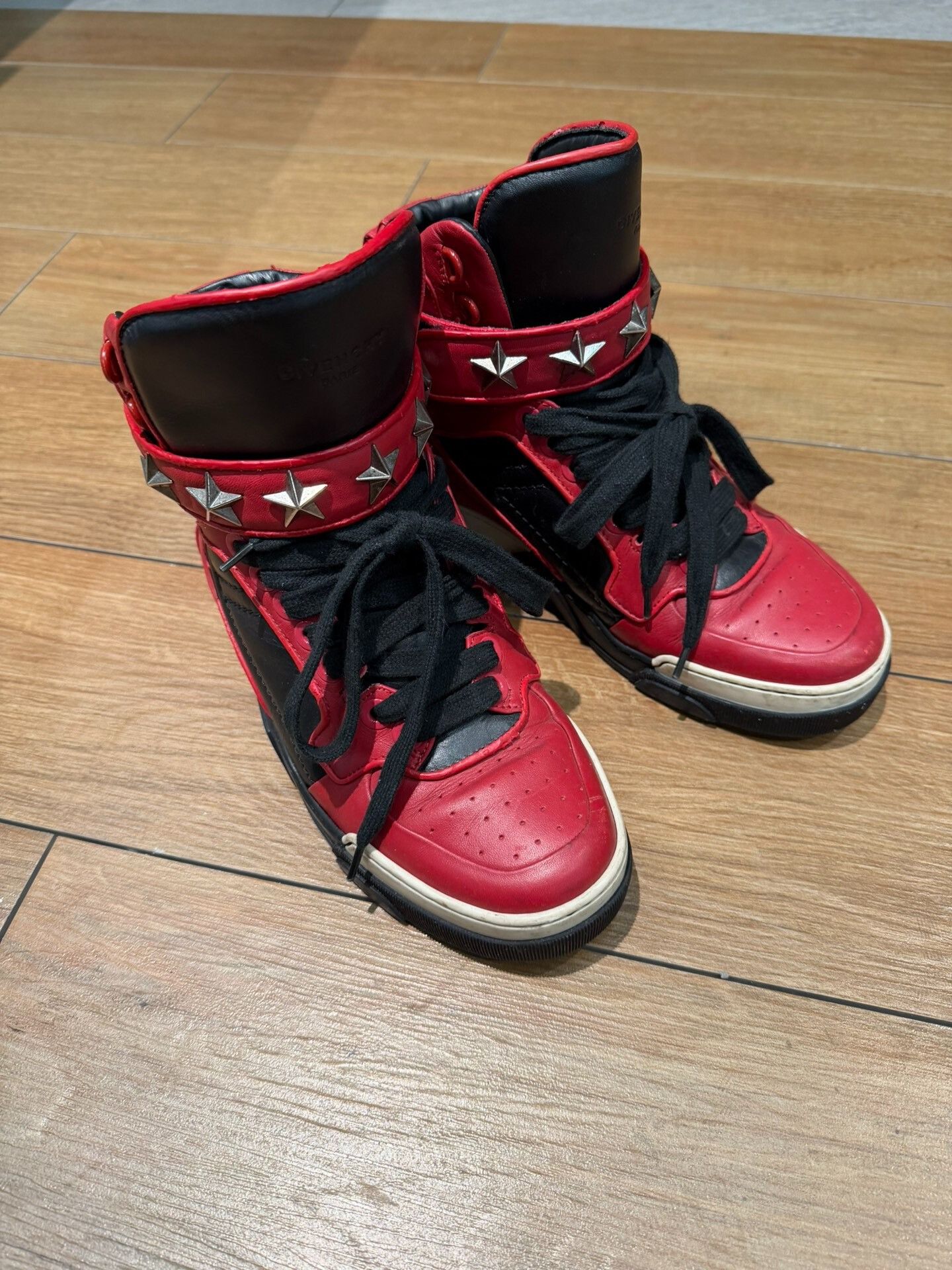 Givenchy Givenchy Star Strap Tyson Sneakers Size US 7 / EU 40 - 1 Thumbnail
