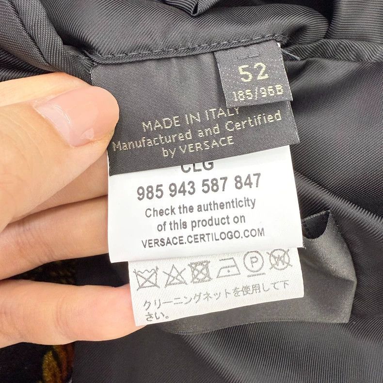Versace Versace Luxurious baroque velvet coat Size US XL / EU 56 / 4 - 6 Thumbnail