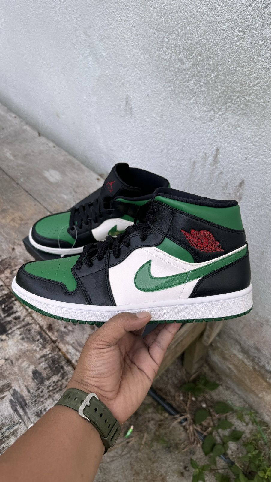 Jordan Brand × Nike Nike Air Jordan 1 Mid Black/Pine Green Size US 11 / EU 44 - 13 Thumbnail