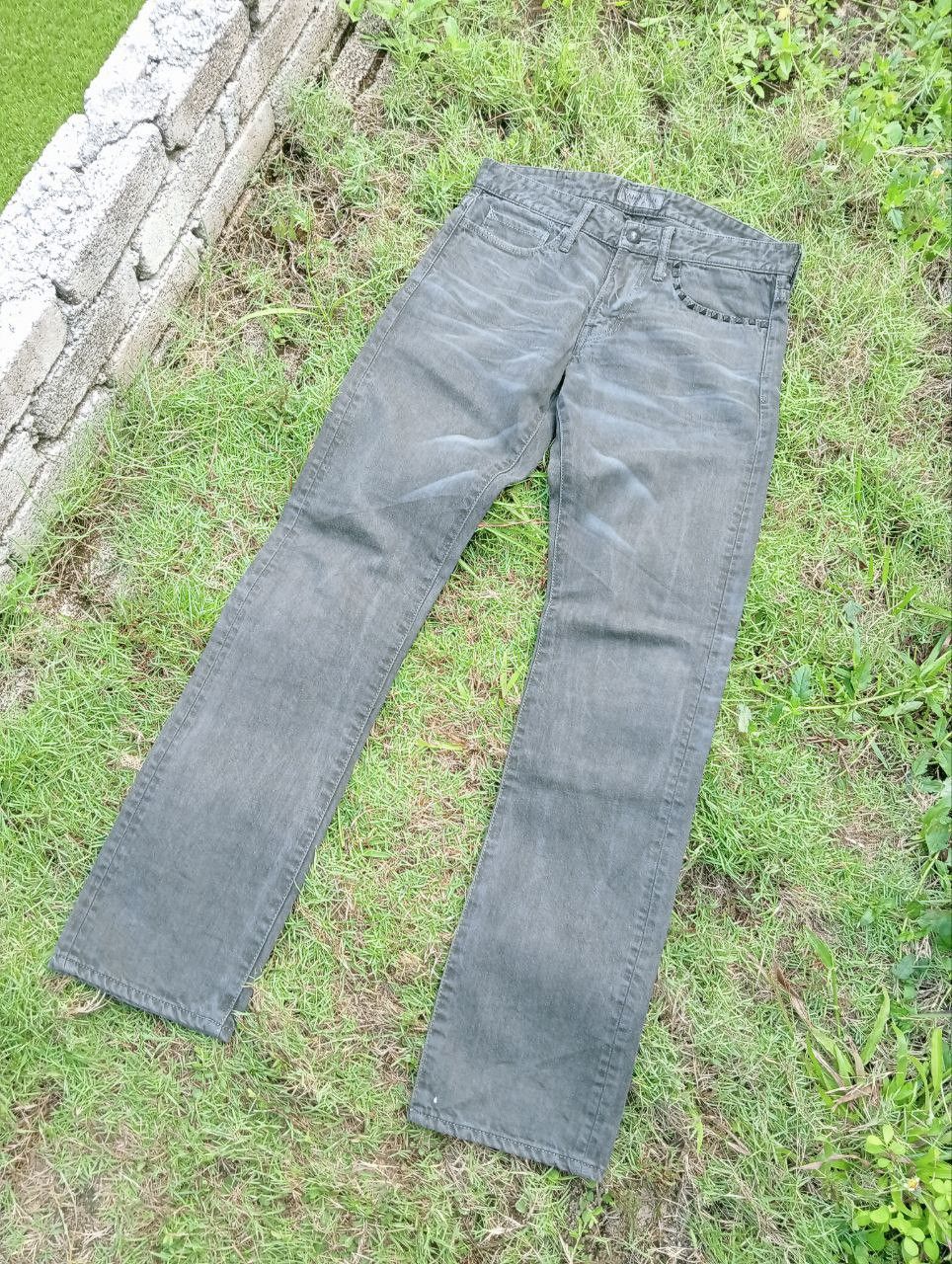 Vanquish VANQUISH JAPAN USED LOOK STUDDED JEANS Size US 32 / EU 48 - 2 Thumbnail