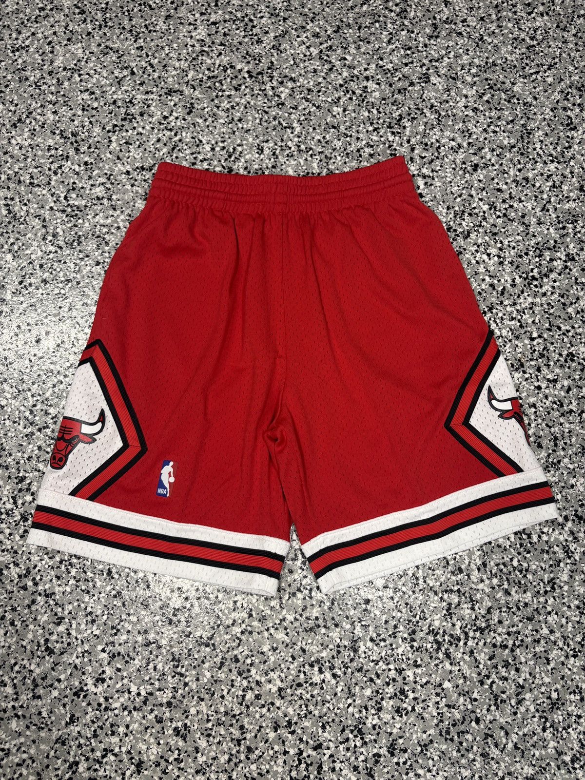 NBA Hardwood Classic Chicago Bulls Red Gym Shorts Size M