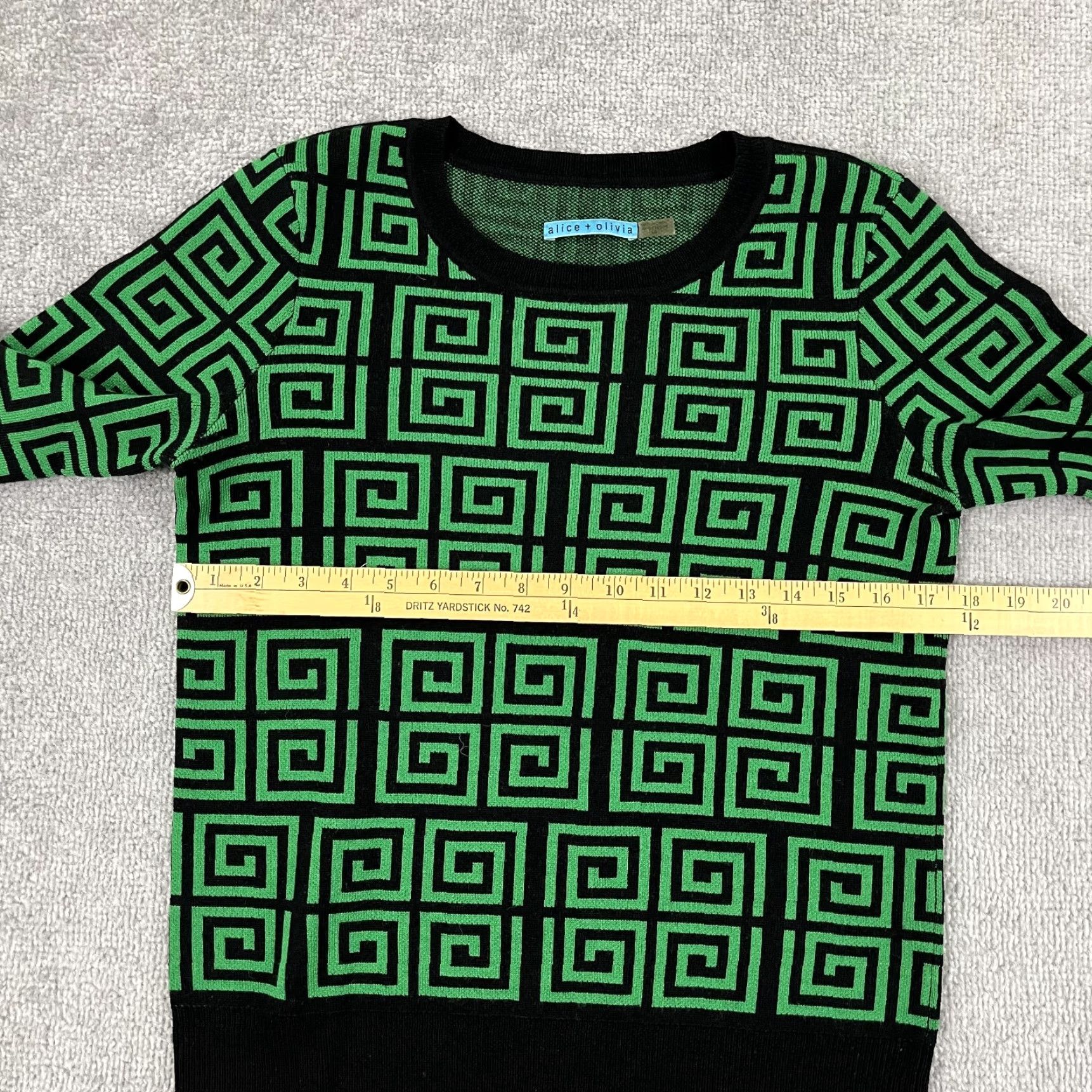 Alice + Olivia VINTAGE Alice + Olivia Sweater Women's Large Merino Wool Crew Neck Geometric Pullover Classic Fall Winter Size L / US 10 / IT 46 - 5 Thumbnail