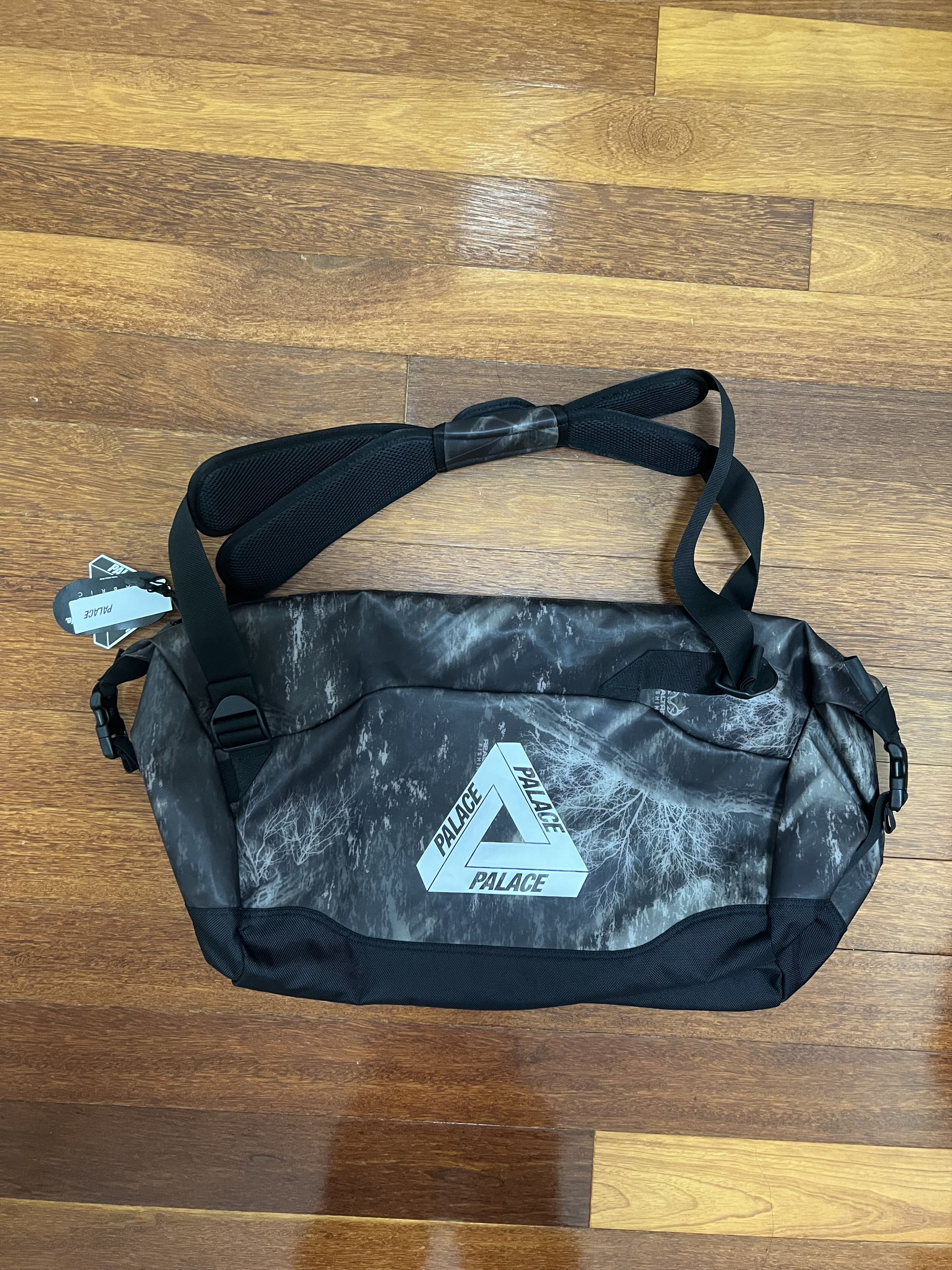 Palace 💚 2019 Palace Real Tree Clipper Duffel Black NEW Size ONE SIZE - 2 Thumbnail