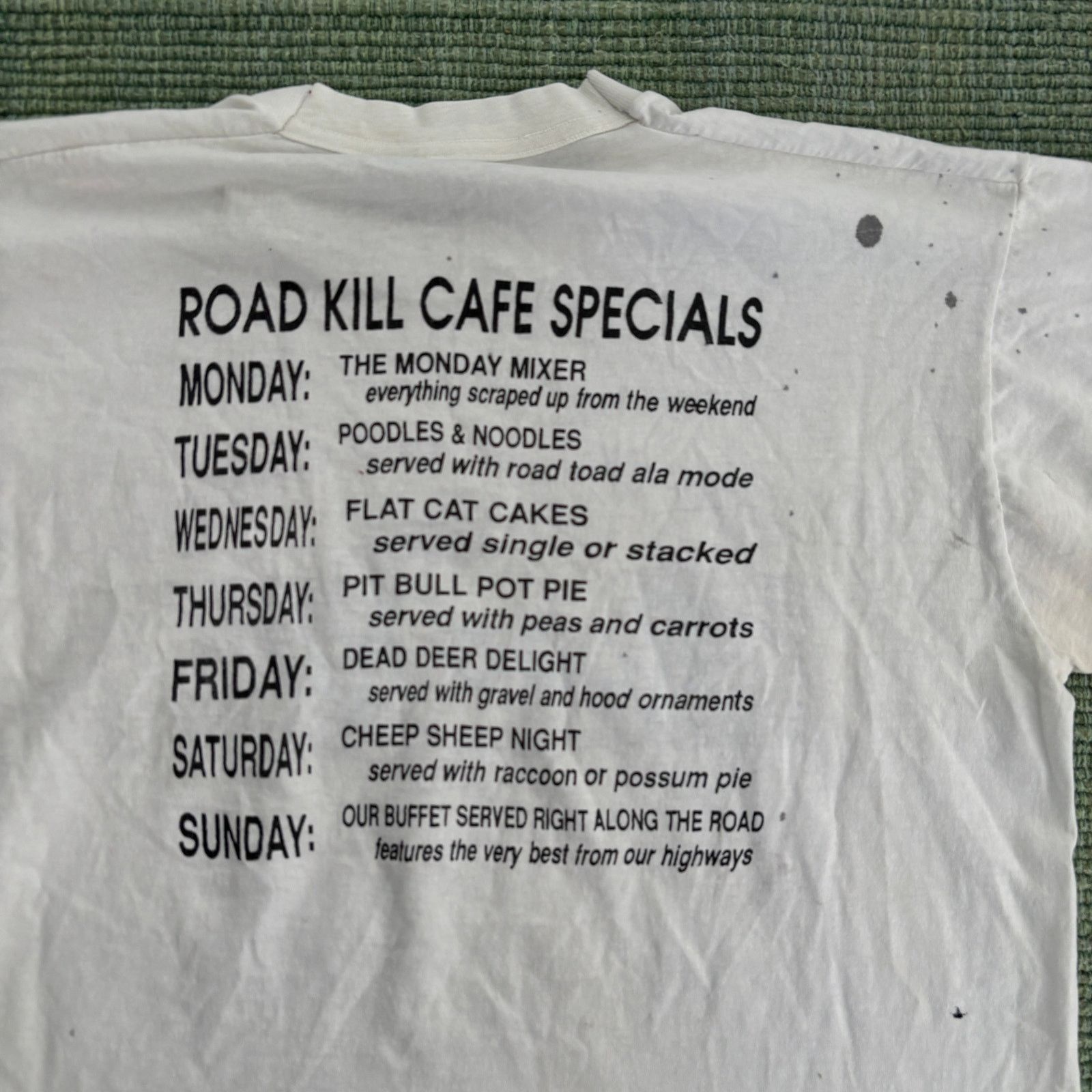 Vintage Vintage thrashed Road Kill Cafe hard rock parody tee shirt Size US L / EU 52-54 / 3 - 8 Thumbnail