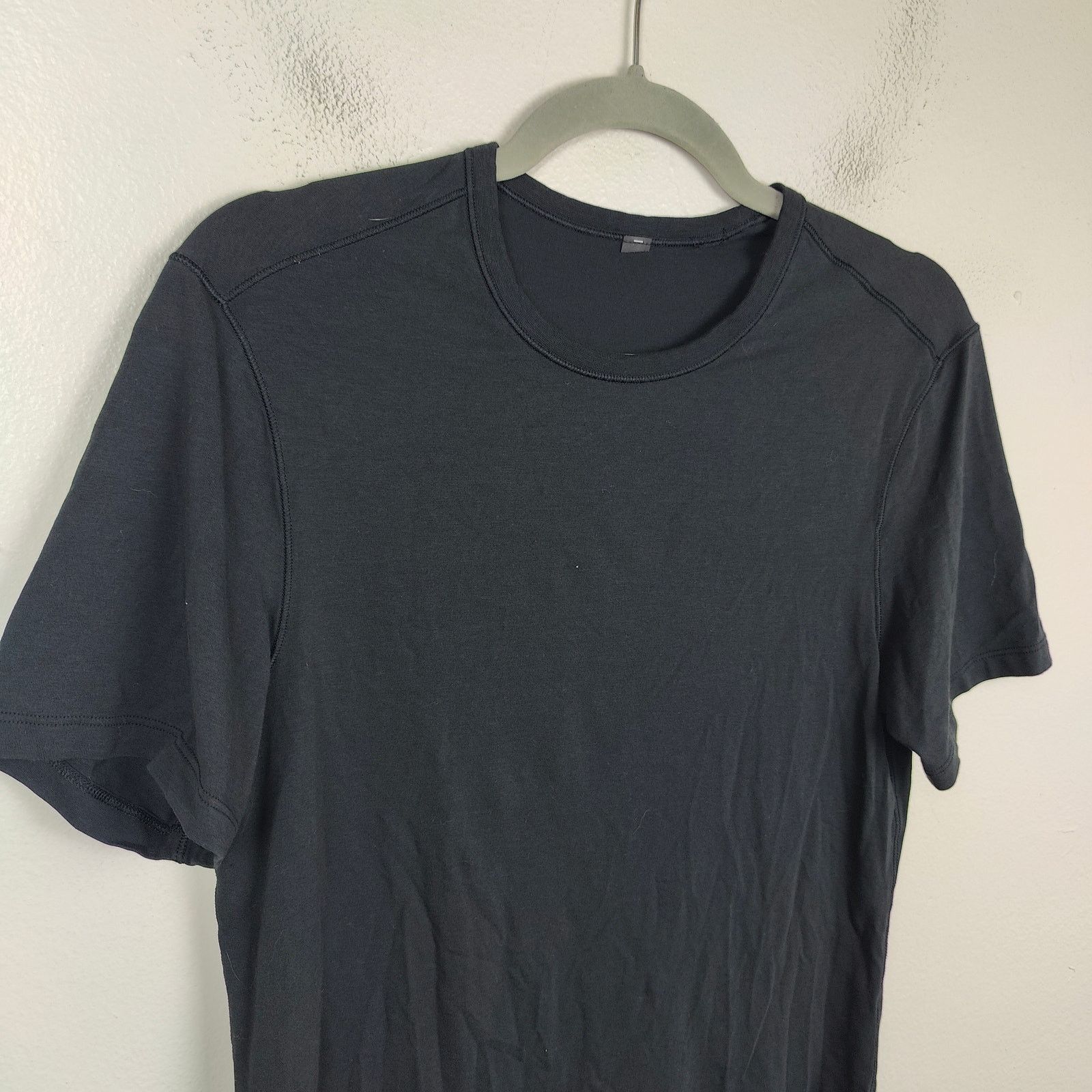 Lululemon Lululemon Essential Tee Shirt Mens Small Black Short Sleeve Size US S / EU 44-46 / 1 - 2 Thumbnail