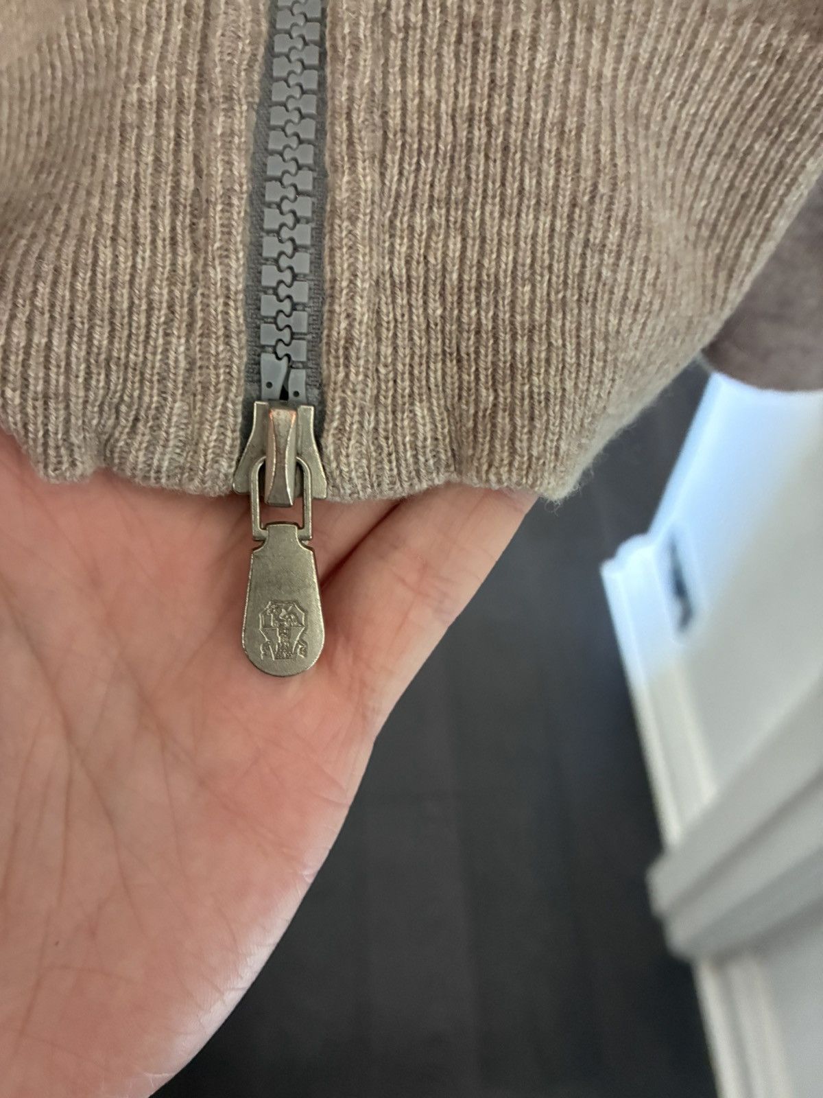 Brunello Cucinelli Brunello Cucinelli cashmere cardigan oatmeal size large/54 Size US L / EU 52-54 / 3 - 3 Thumbnail