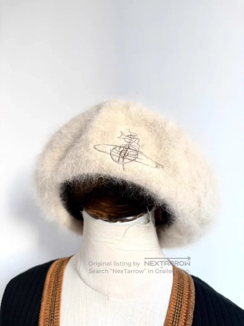 Vivienne Westwood Vivienne Westwood White Long Pile Saturn Embroidered Beret Size ONE SIZE - 1 Thumbnail