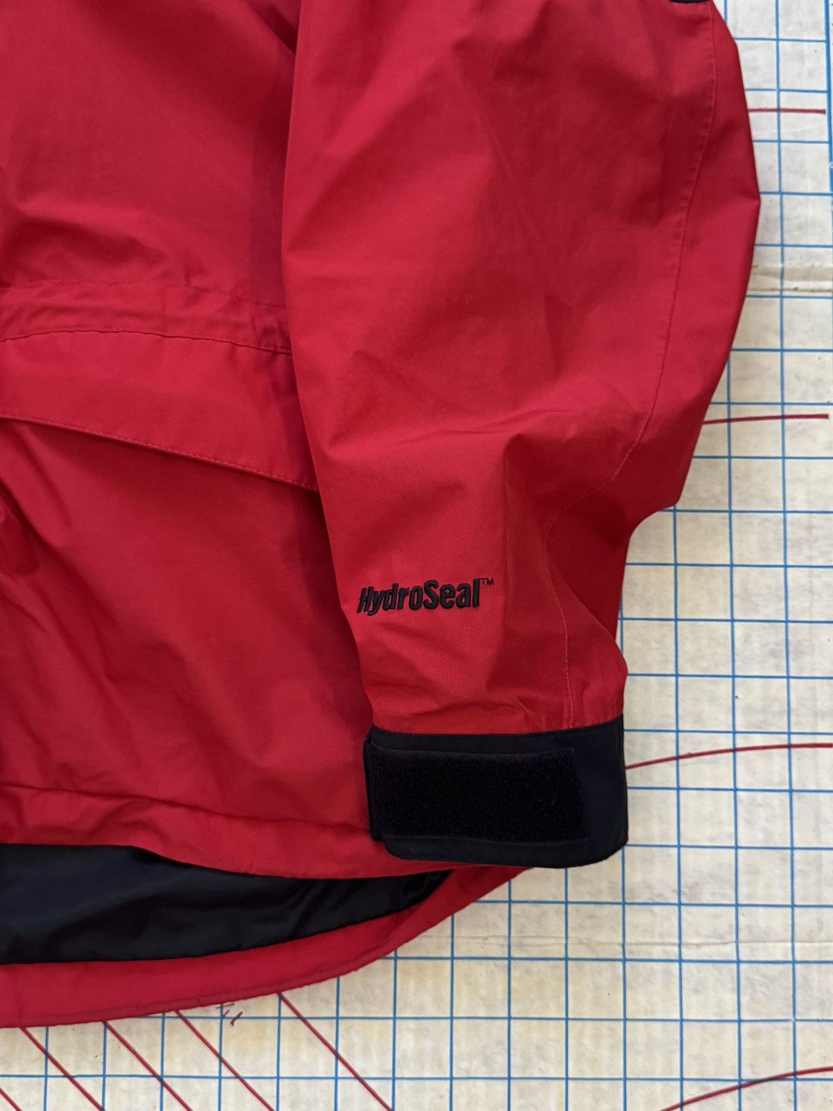The North Face Vintage The North Face Hydroseal Jacket Black and Red Size L Size US L / EU 52-54 / 3 - 7 Thumbnail
