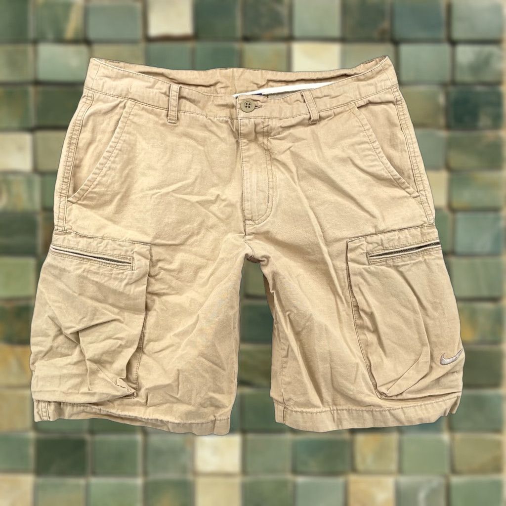 Nike VINTAGE Nike Cargo Shorts Mens Medium Khaki Military Fatigue Utility Y2k Outdoor Size US 31 - 1 Thumbnail