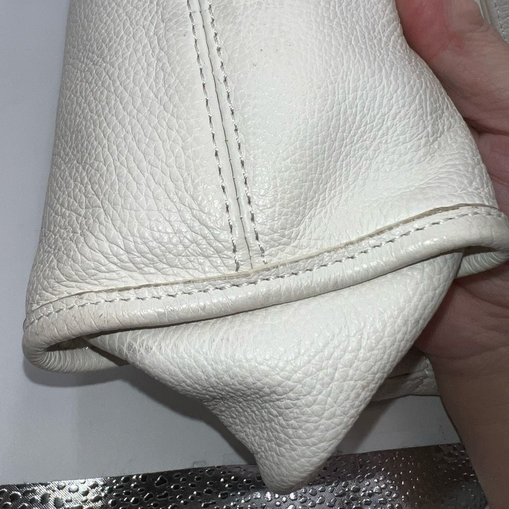 Vera Pelle Vera Pelle Vintage White Leather Shoulder **See description and pics Size ONE SIZE - 11 Thumbnail
