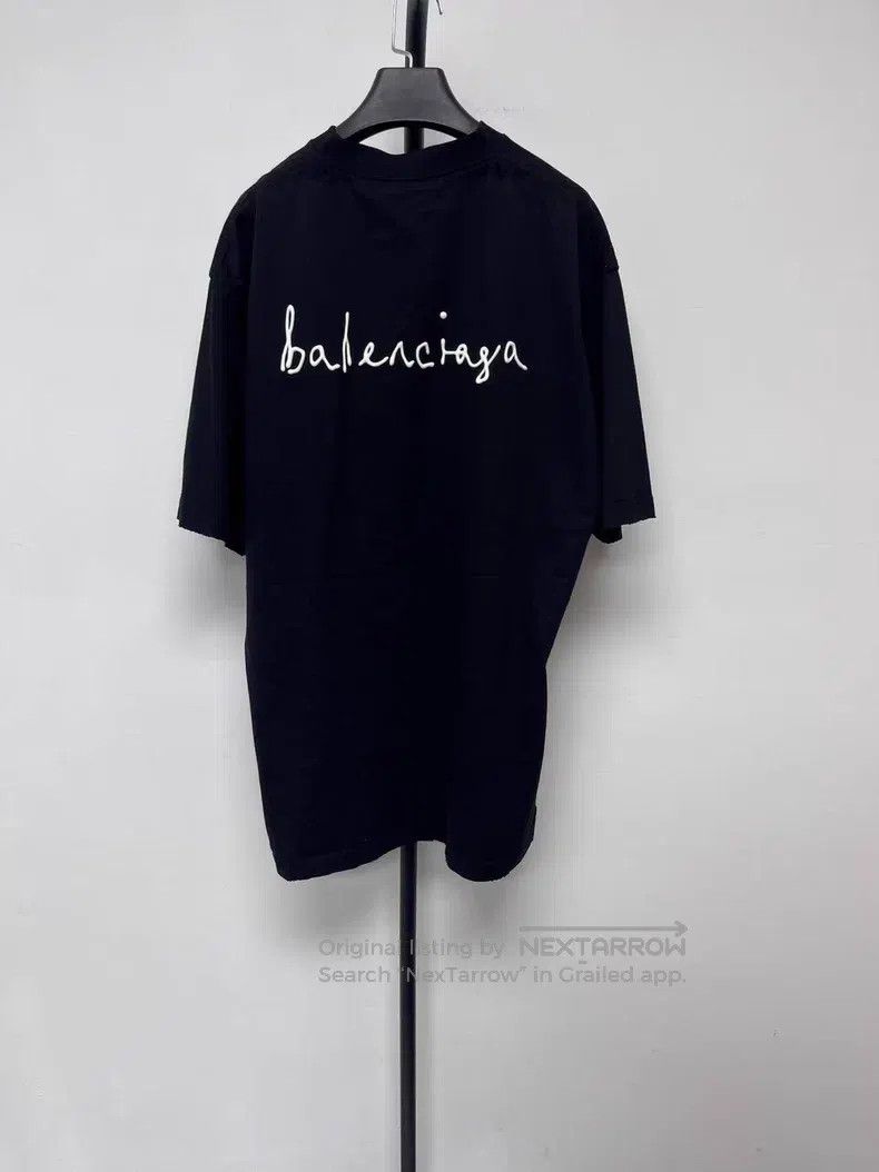 Balenciaga Balenciaga Solid Color Heart Shape Distressed Effect Short Size US M / EU 48-50 / 2 - 2 Thumbnail