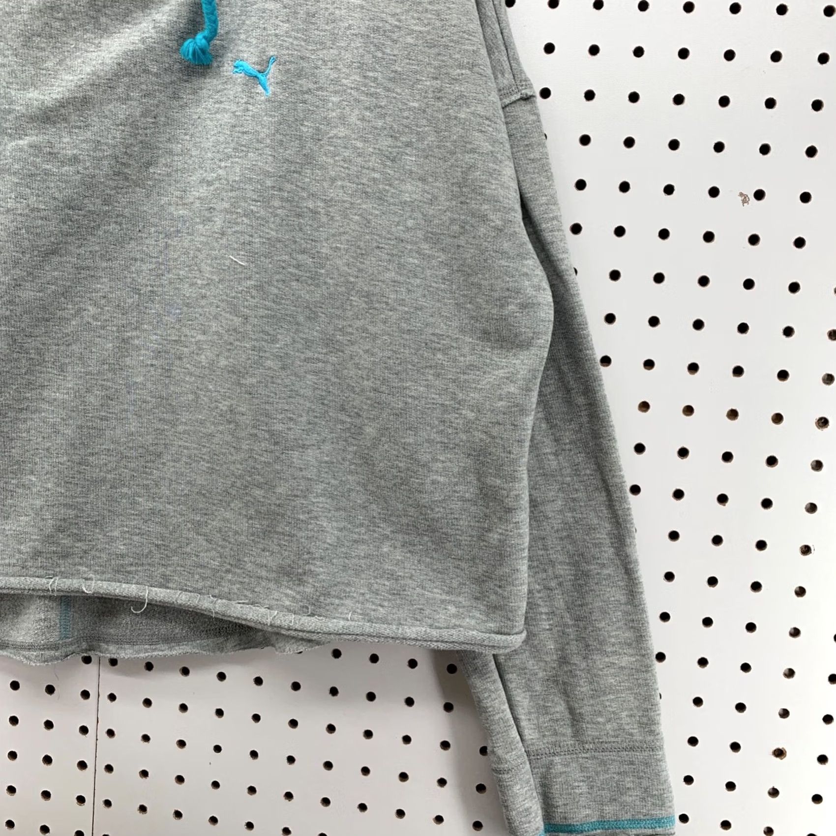 Puma PUMA Cropped Hoodie Womens Large Gray Sweatshirt Active Work Out 26x22 Size L / US 10 / IT 46 - 2 Thumbnail
