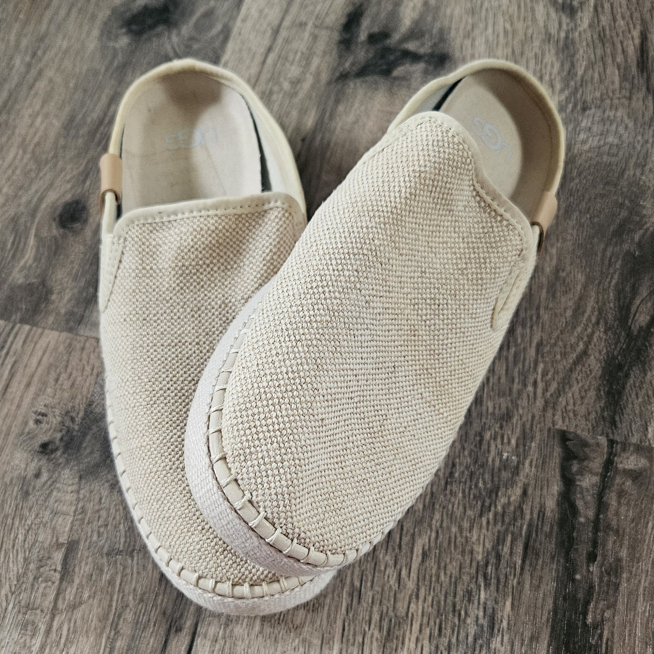 Ugg Ugg Womens Beige Woven Delu Slip On Shoes Size 8 Size US 8 / IT 38 - 1 Thumbnail