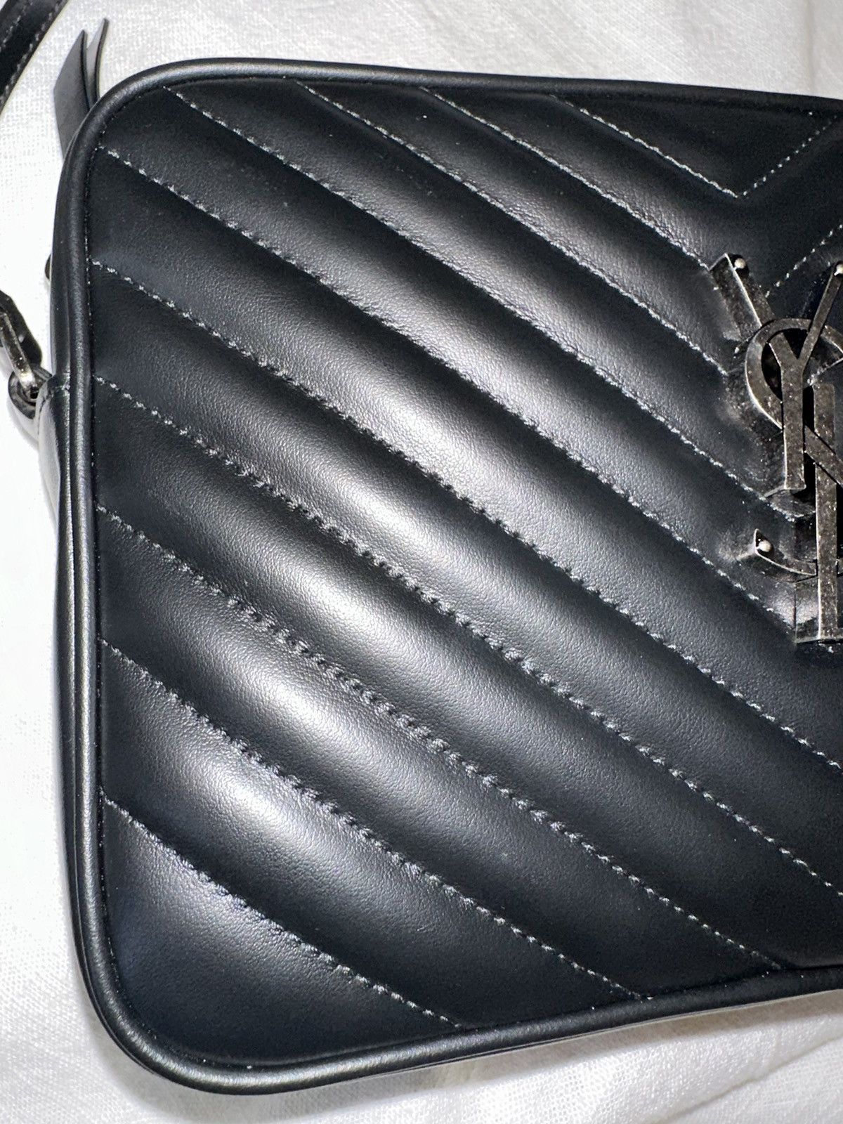 Yves Saint Laurent Lou Camera Bag Matelasse Chevron Leather Small Size ONE SIZE - 19 Thumbnail