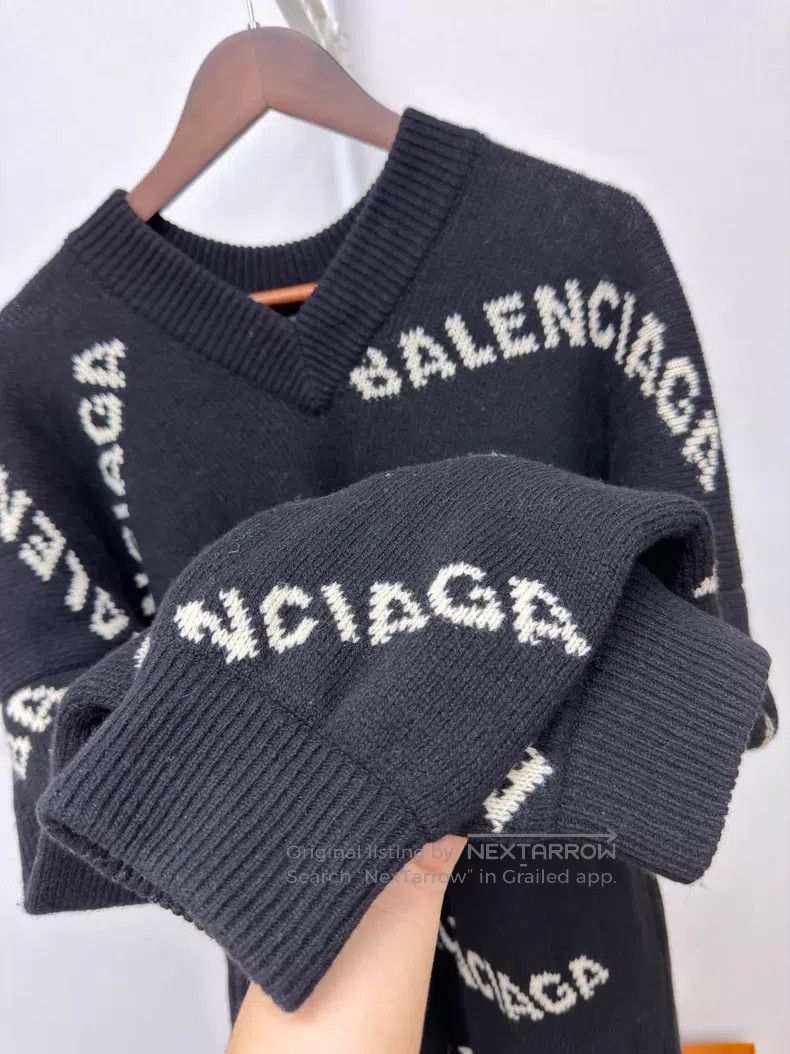Balenciaga Balenciaga Black Logo Printed V-Neck Oversize Sweater Size US XS / EU 42 / 0 - 5 Thumbnail