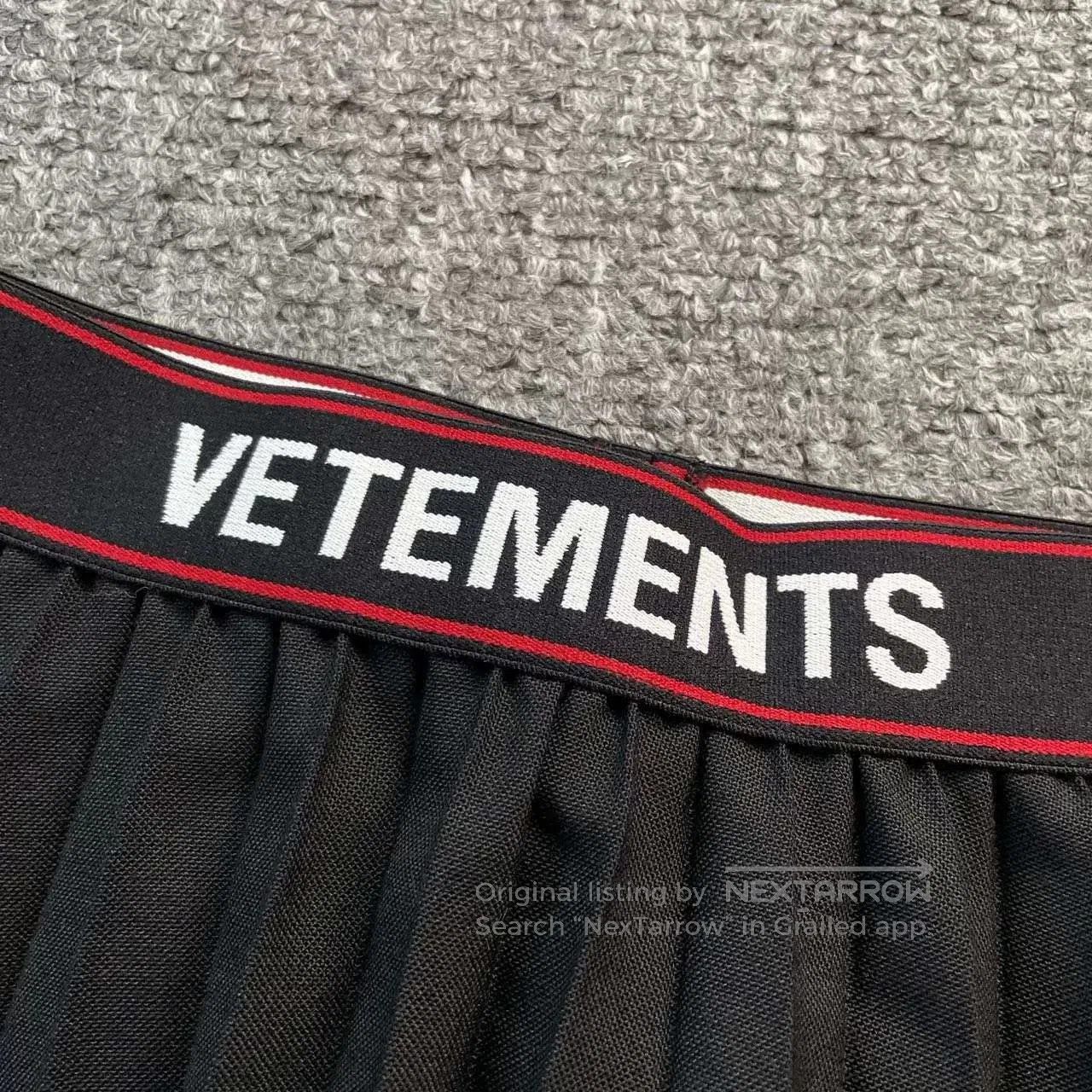 Vetements pleated skirt by vetements in black. Size 23" - 3 Thumbnail