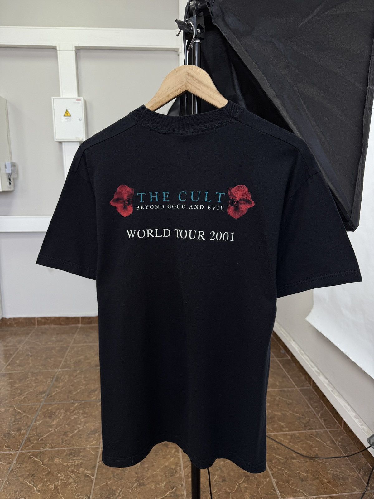 Fruit Of The Loom 🇬🇧 Vintage 2001 The CULT Beyond Good and Evil World Tour Tee Size US M / EU 48-50 / 2 - 2 Thumbnail