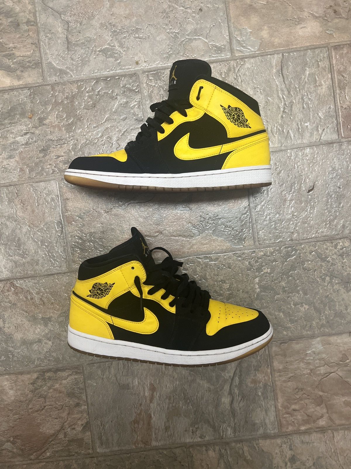 Jordan Brand Air Jordan 1s mid New Love Size US 11 / EU 44 - 2 Thumbnail