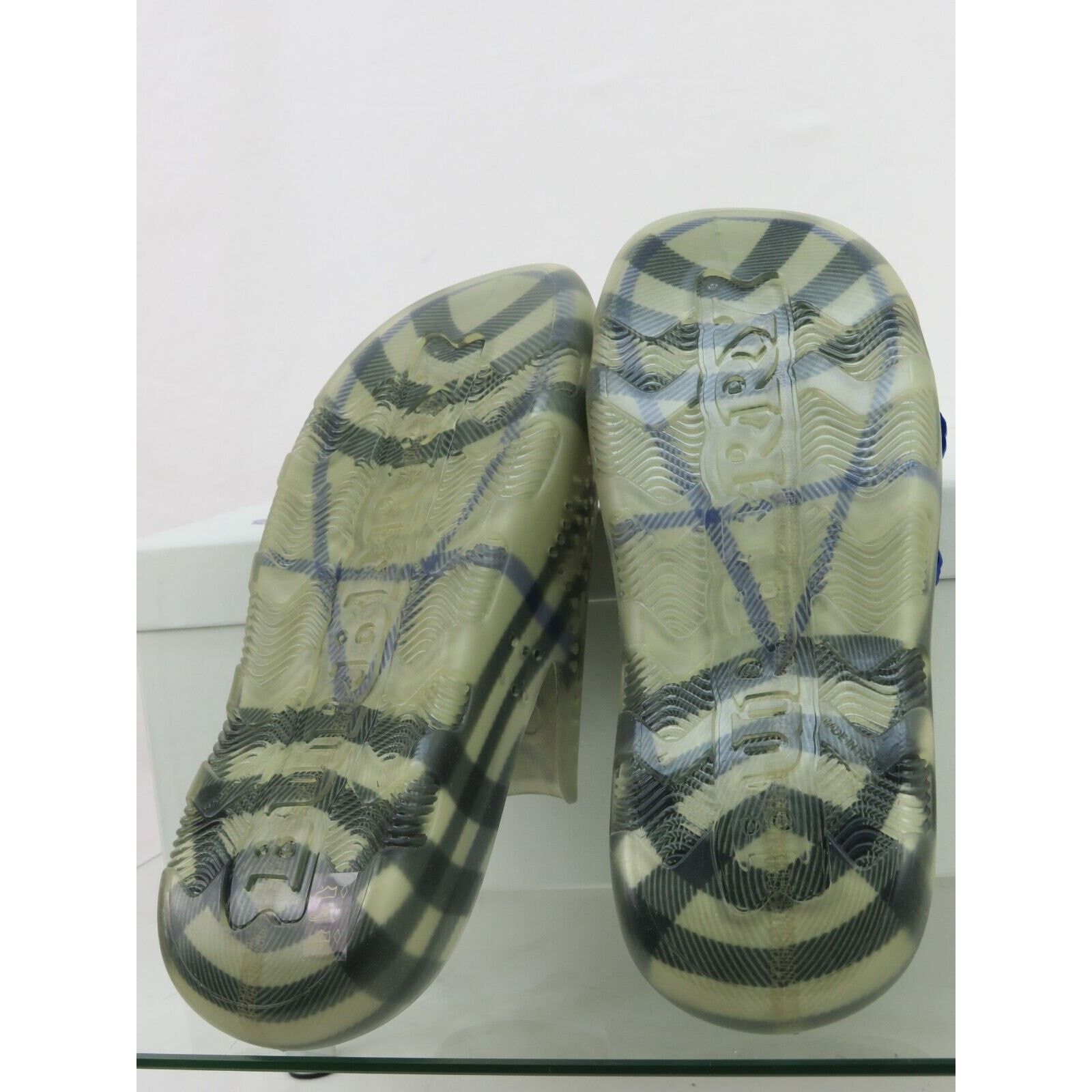 Burberry BURBERRY STINGRAY GRAY RUBBER CHECK & CHARM LOGO SANDALS 44 Size US 11 / EU 44 - 8 Thumbnail