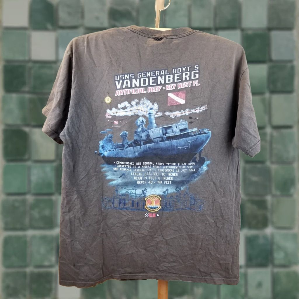 Vintage VINTAGE USNS GENERAL HOYT S VANDENBERG GRADIANT SUN FADED WORN T-SHIRT SZ L Shirt Mens Black 50s 60s Retro Grunge USA T-Shirt Size US L / EU 52-54 / 3 - 1 Thumbnail