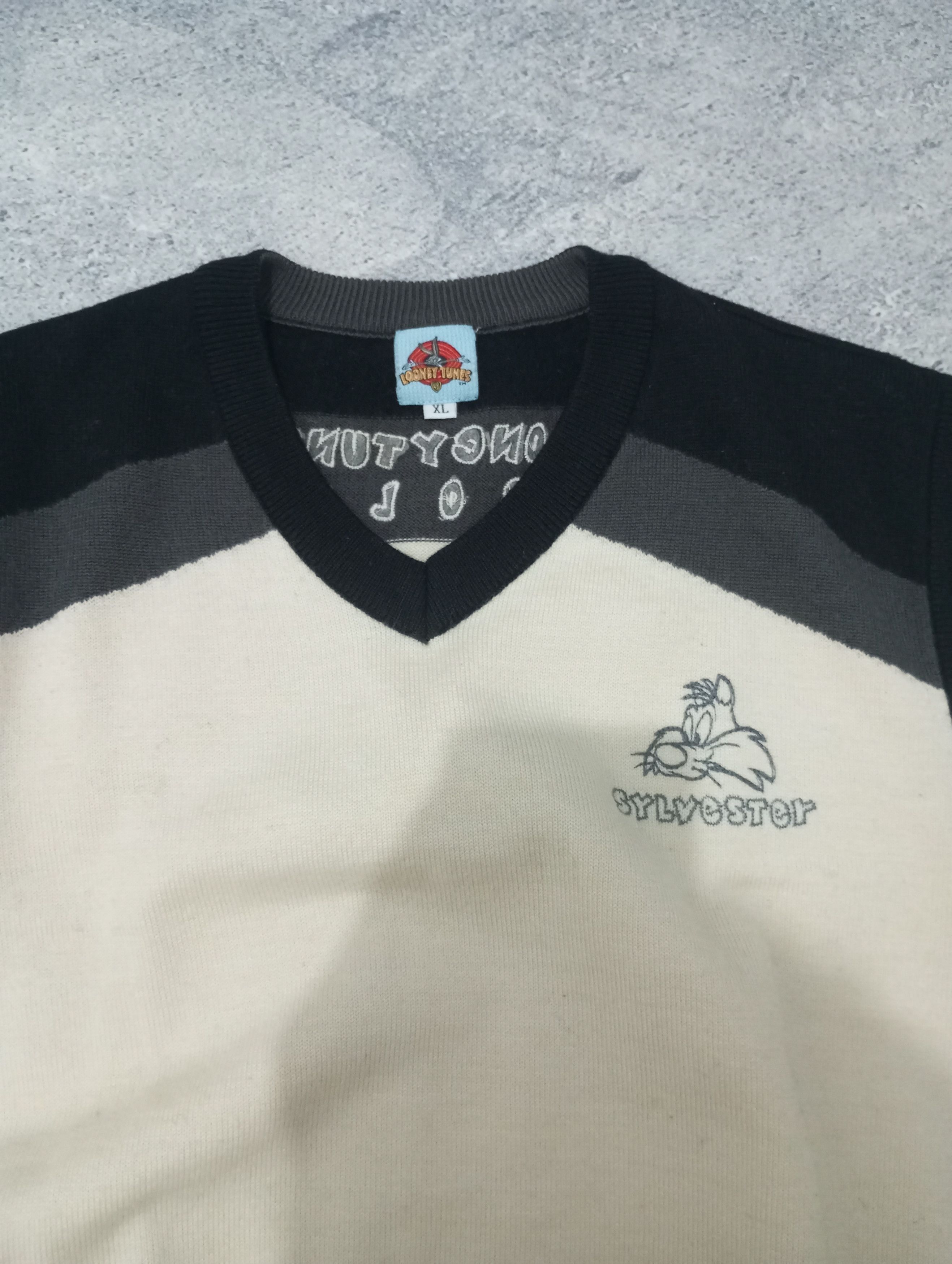 Japanese Brand × Vintage Vintage Cream Black 'Looney Tunes' Knit Vest Size US L / EU 52-54 / 3 - 2 Thumbnail