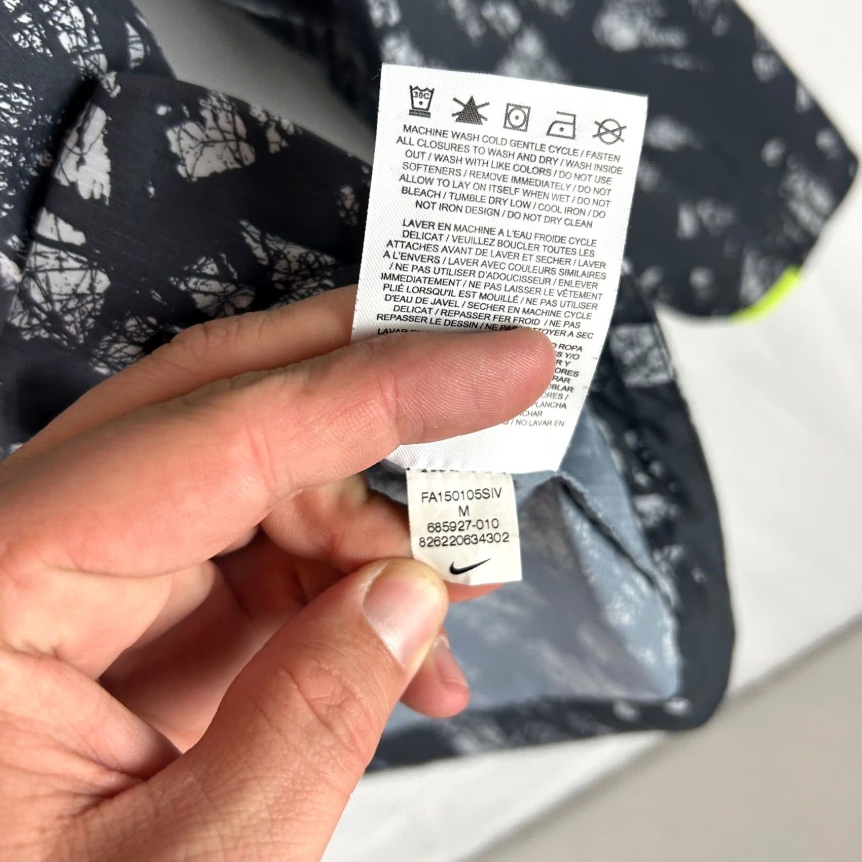 Nike VINTAGE NIKE Womens Black Camo Full Zip Enchanted Impossibly Light Running Jacket Medium Size M / US 6-8 / IT 42-44 - 6 Thumbnail