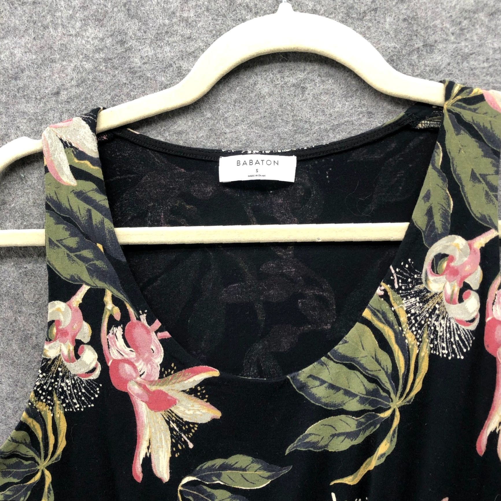 Aritzia Aritzia Babaton Tie Front Crop Top Womens S Black Palm Tropical Sleeveless Tank Size S / US 4 / IT 40 - 6 Thumbnail
