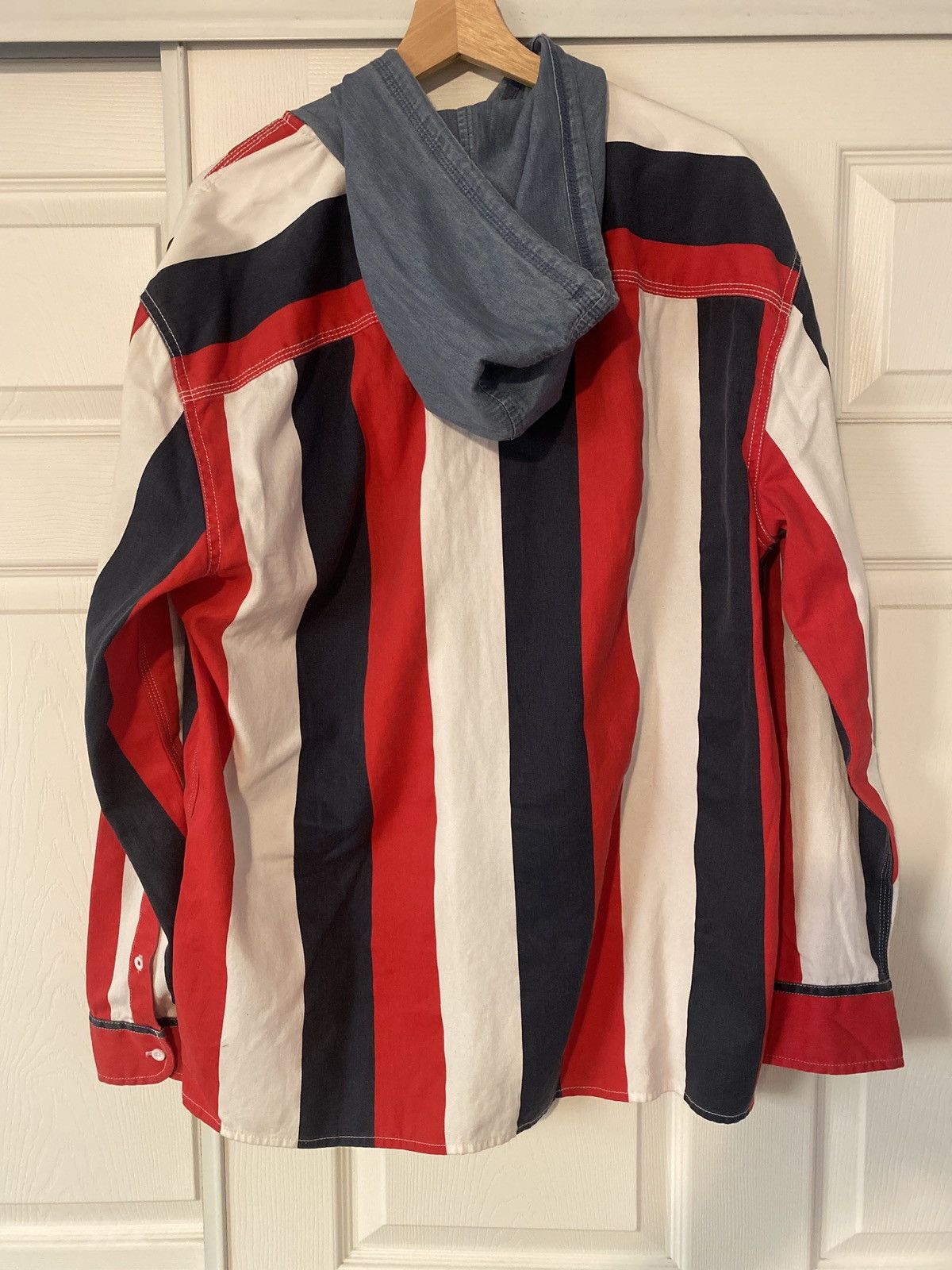 Guess × Nautica × Tommy Hilfiger Vintage Tommy Hilfiger button-down with hood Size US M / EU 48-50 / 2 - 2 Thumbnail