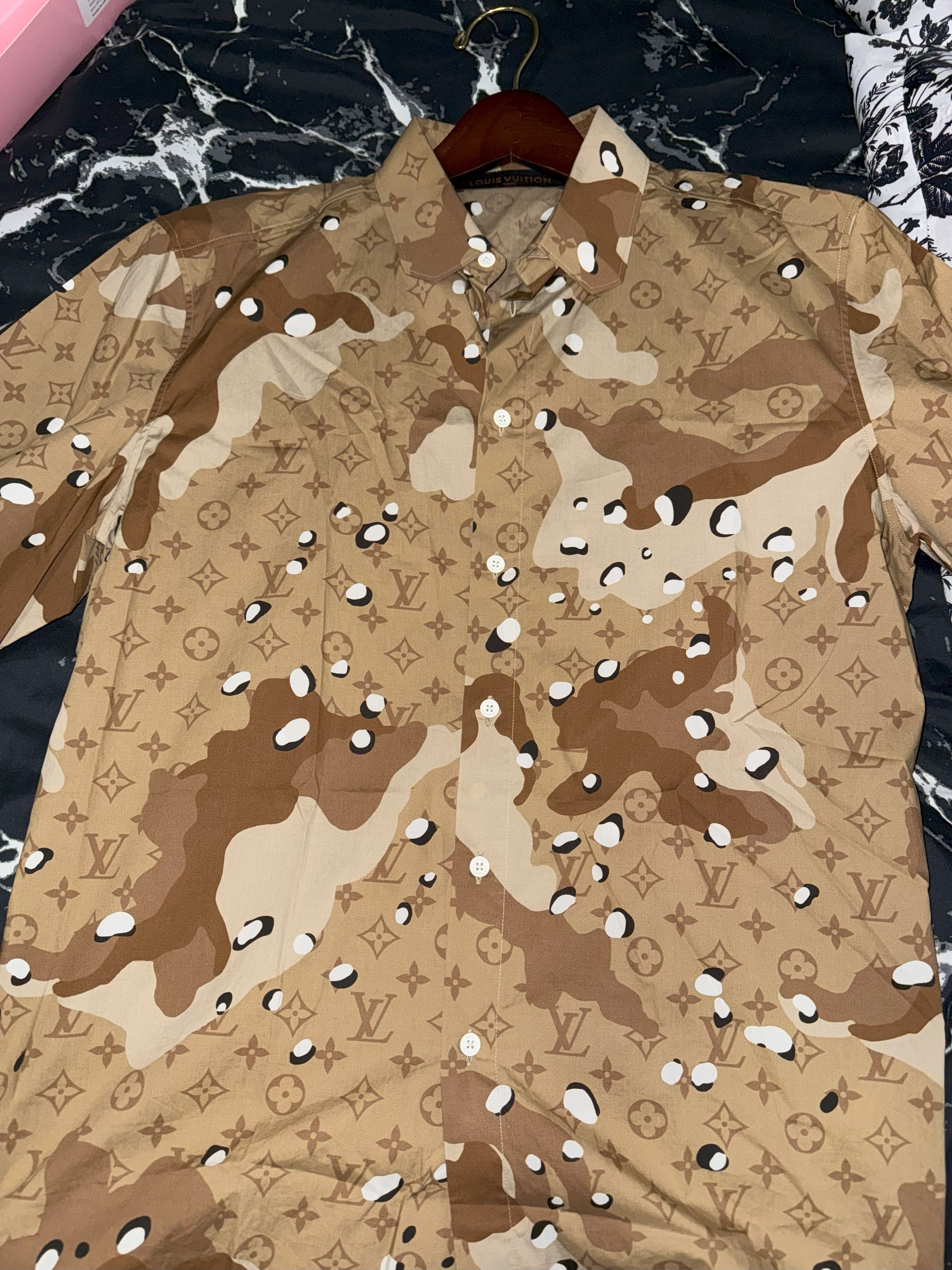 Louis Vuitton Louis Vuttion Camo Long Sleeve (M) Size US M / EU 48-50 / 2 - 1 Thumbnail