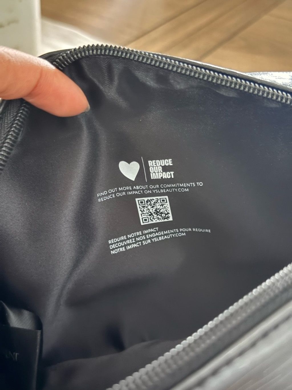 Yves Saint Laurent Yves Saint Laurent Black Leather Embossed Logo Toiletry Bag Size ONE SIZE - 6 Thumbnail