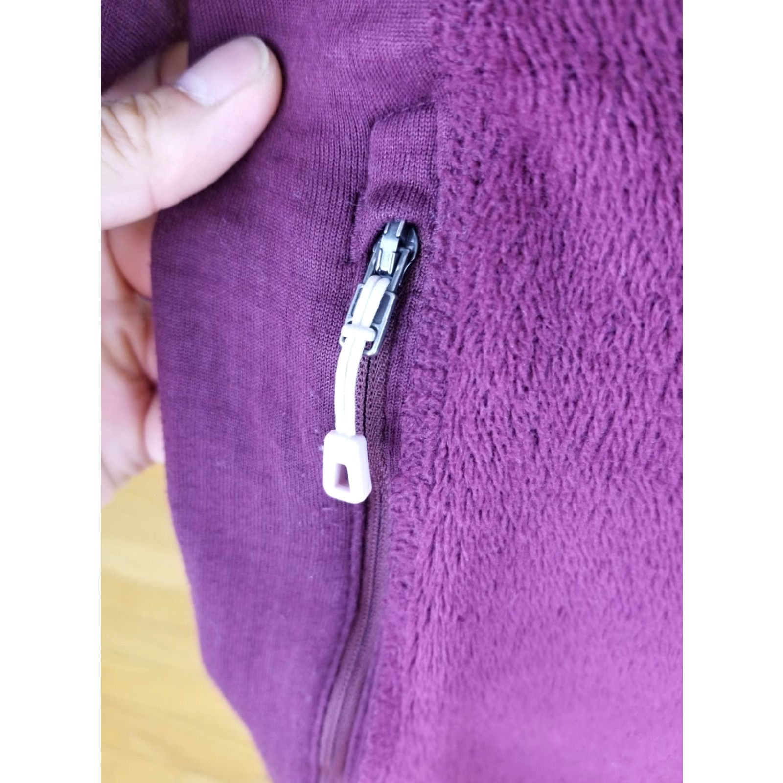 Patagonia VINTAGE Y2K PATAGONIA R2 FULL ZIP UP FLEECE JACKET WOMEN'S XLARGE BURGUNDY SIZE S INCHES 24 CHEST 33 NECK TO CUFF 29 TOP TO BOTTOM 29 Size S / US 4 / IT 40 - 5 Thumbnail