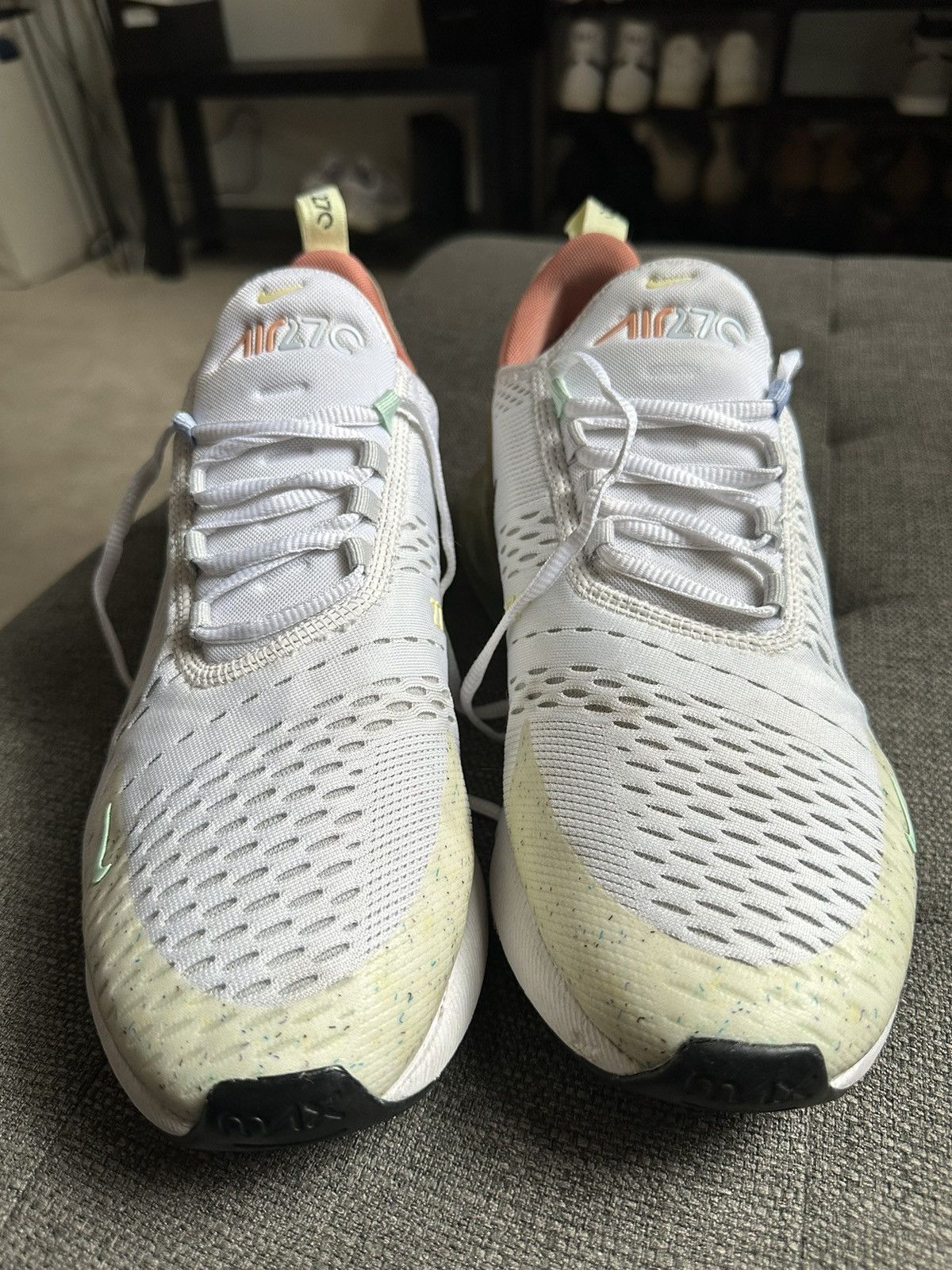 Nike Nike Air Max 270 Size US 11 / EU 44 - 2 Thumbnail