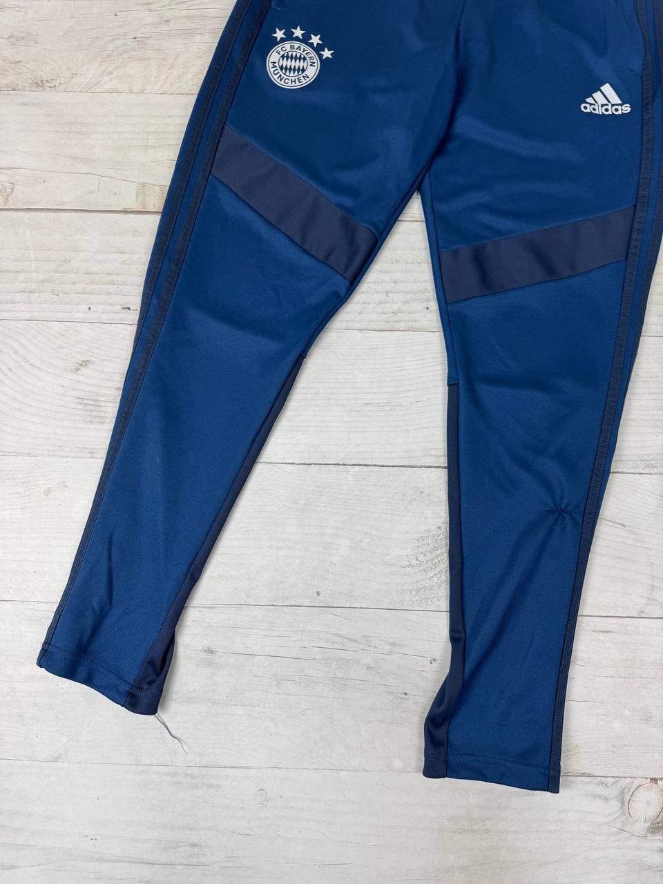 Adidas Adidas Bayern Munich 2019 2020 Tracksuit Jacket And Pants Size US M / EU 48-50 / 2 - 17 Thumbnail