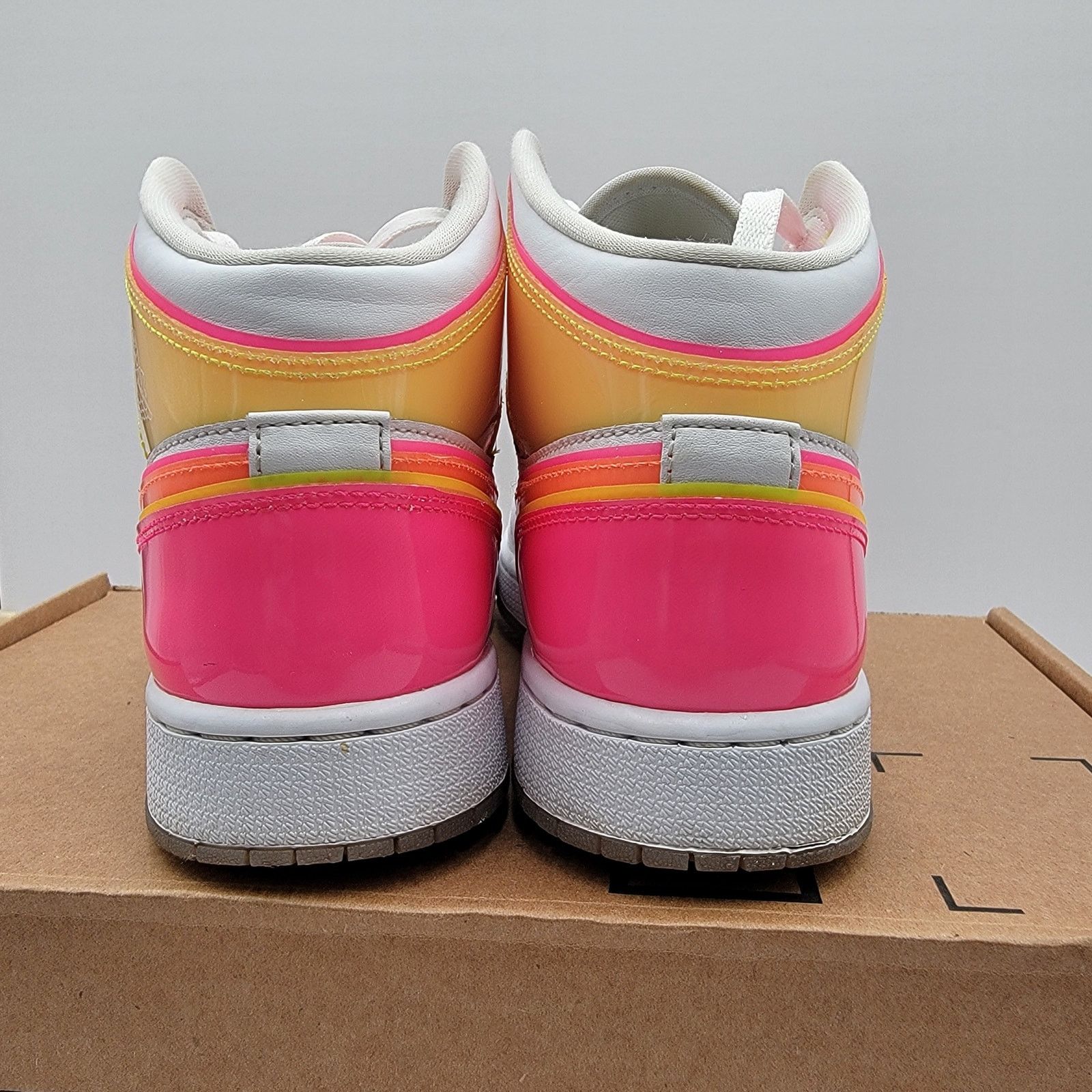 Nike Nike Air Jordan 1 Mid SE GS 'Edge Glow' Sz 6.5Y/8W CV4611100 Size US 8 / IT 38 - 4 Thumbnail