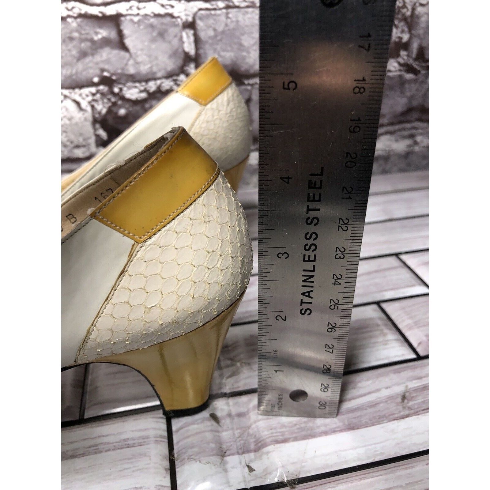 Salvatore Ferragamo Salvatore Ferragamo Ivory Leather Snake Yellow Patent Dress Size US 5 / IT 35 - 12 Thumbnail