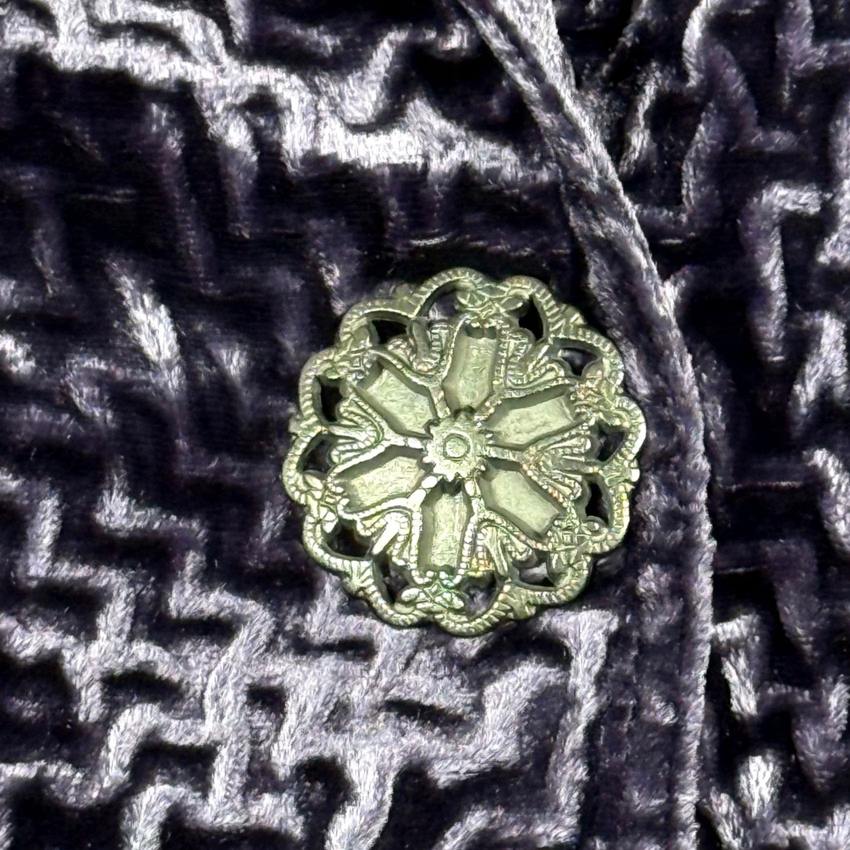 Vintage Chico's Blazer Shirt Velvet Purple Geometric Textured Single Button Lined Satin Short Jacket Womens Adult Medium Size XS / US 0-2 / IT 36-38 - 3 Thumbnail