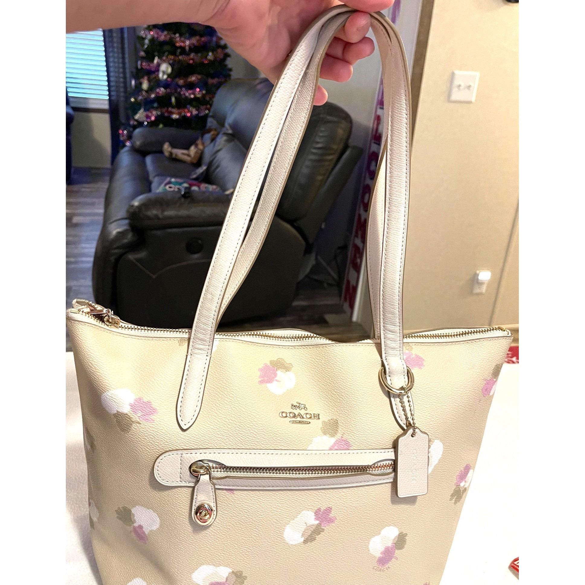 Coach Coach Beige with flowers Design Shoulder Tote Size ONE SIZE - 3 Thumbnail