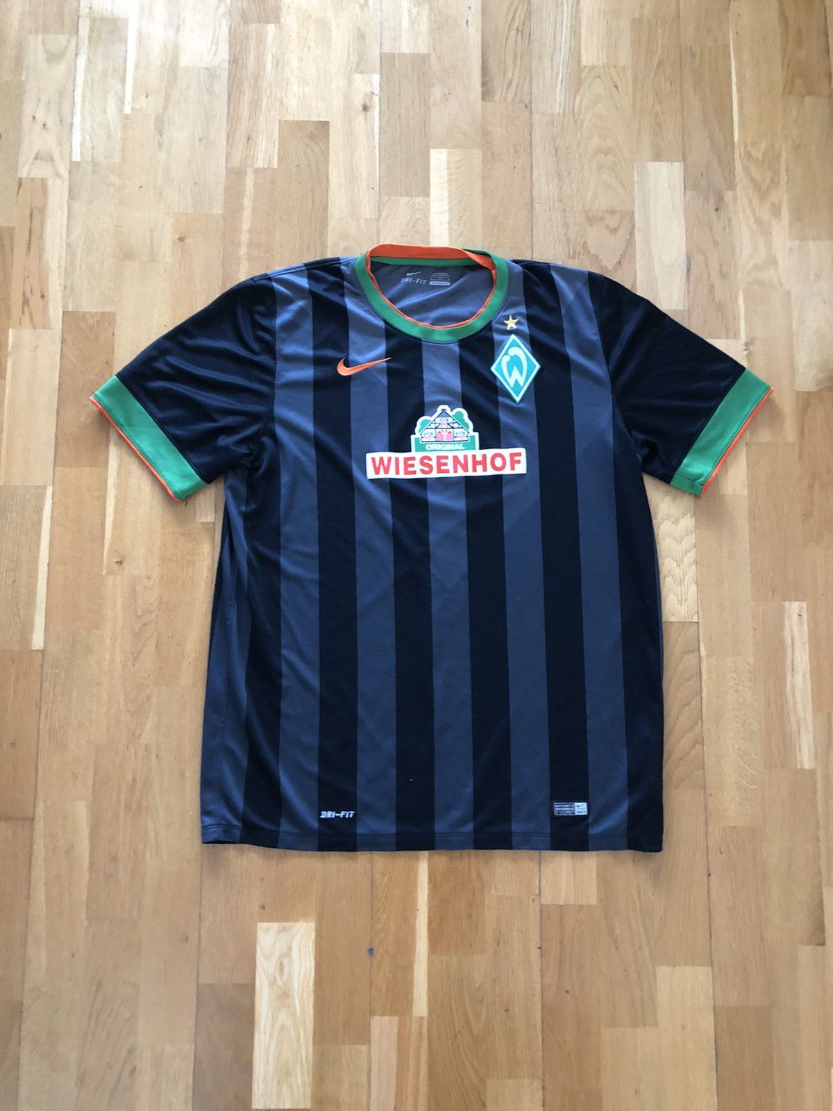 Nike WERDER BREMEN NIKE BUNDESLIGA FOOTBALL SOCCER JERSEY Size US L / EU 52-54 / 3 - 1 Thumbnail