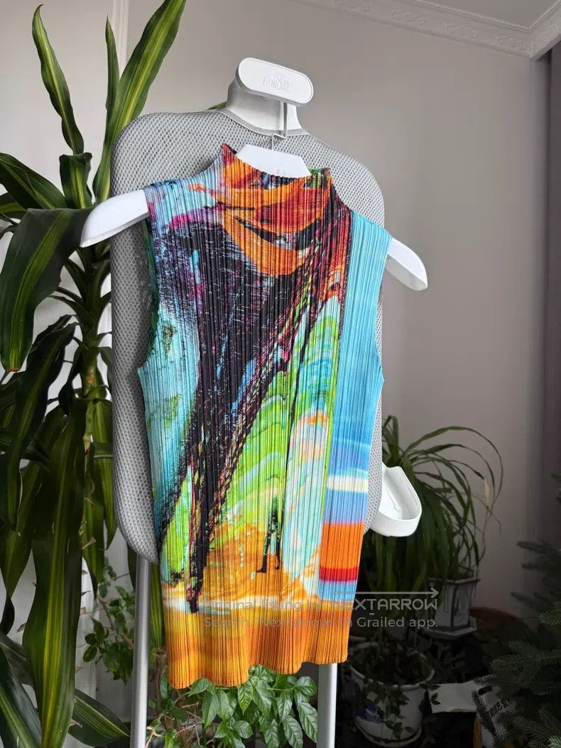 Issey Miyake Issey Miyake Sleeveless Vest, Tropical Frost Size L / US 10 / IT 46 - 2 Thumbnail