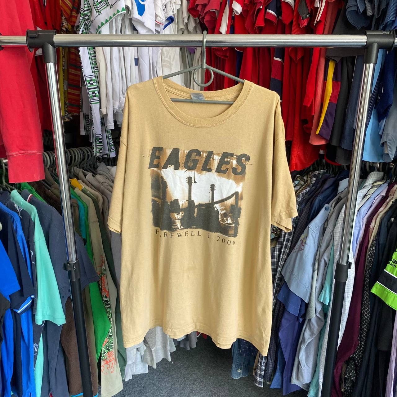 Band Tees × Vintage Vintage Eagles Farewell Tour 2006 big graphic logo band tee Size US XL / EU 56 / 4 - 1 Thumbnail