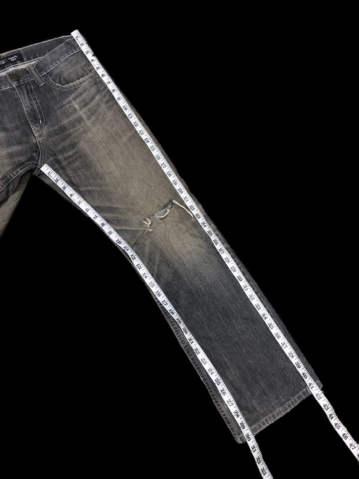 Uniqlo FLARE RUSTY VINTAGEUNIQLO DISTRESSED DENIM Size US 31 - 8 Thumbnail