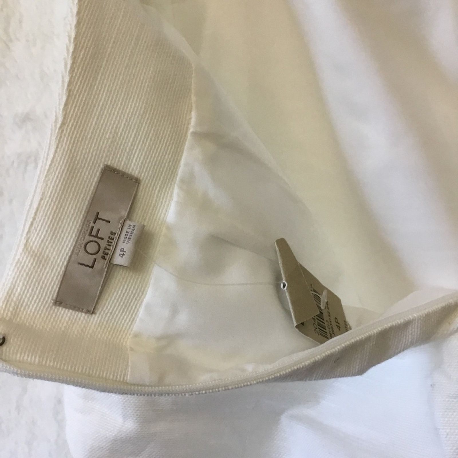 Loft Loft White Button Detail Pencil Skirt Size 27" / US 4 / IT 40 - 6 Thumbnail